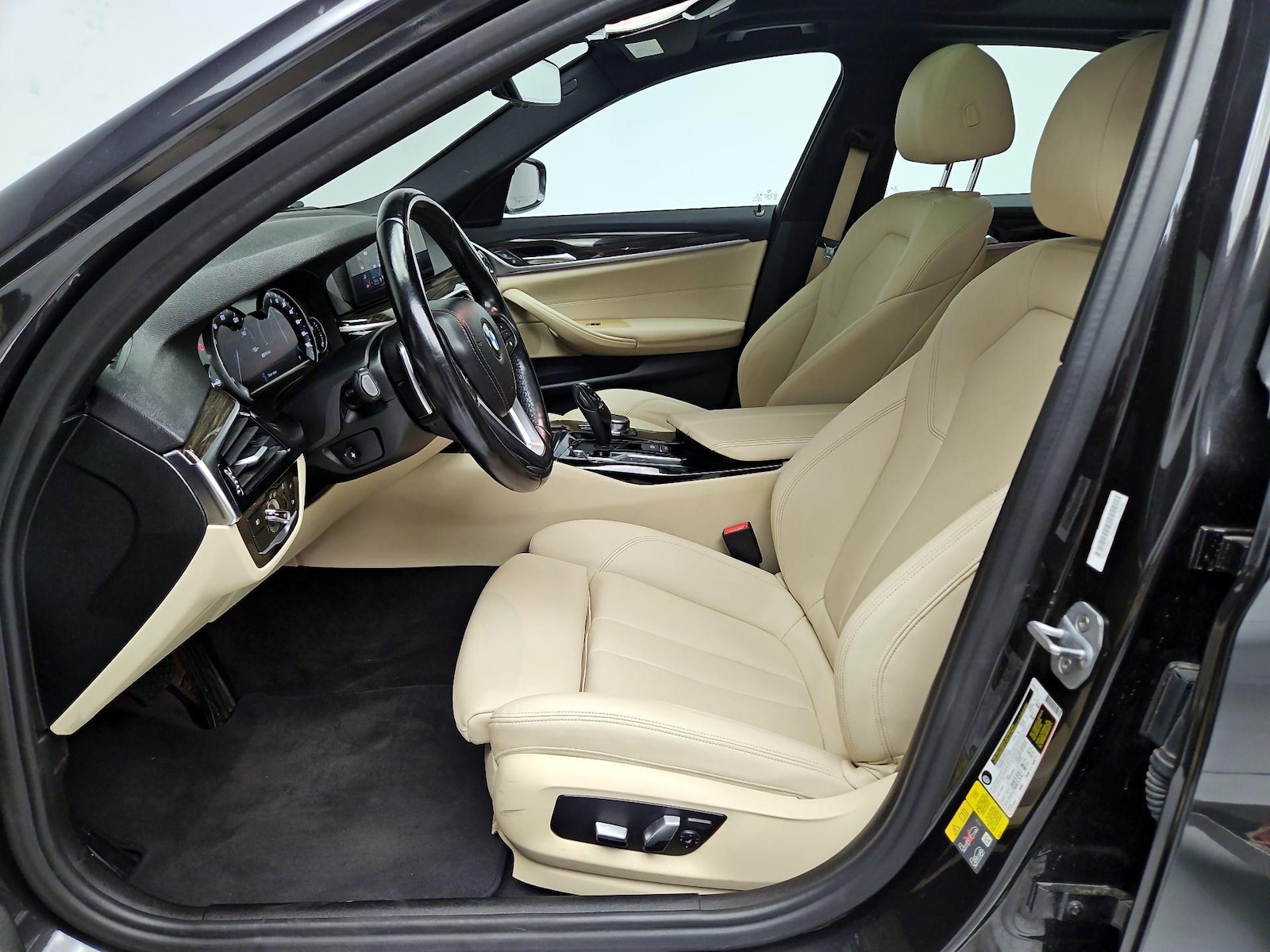 2018 BMW 5 Series 530e - Photo 12
