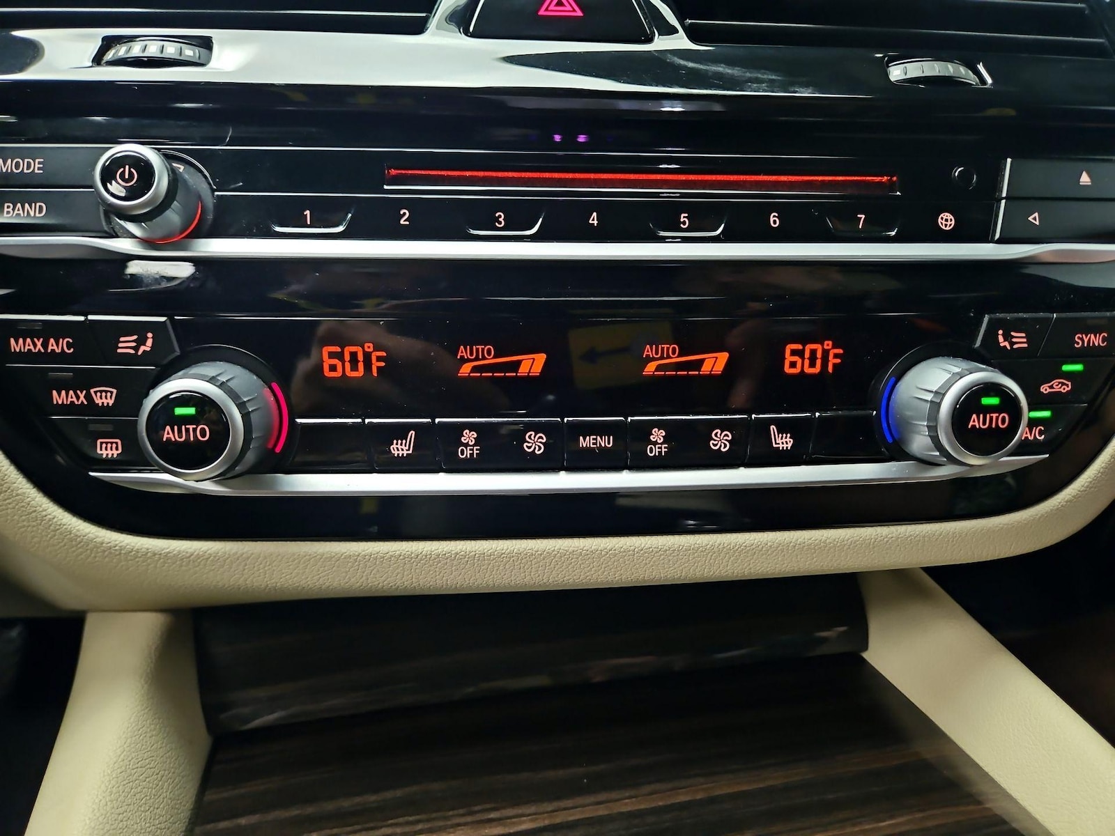 2018 BMW 5 Series 530e - Photo 18