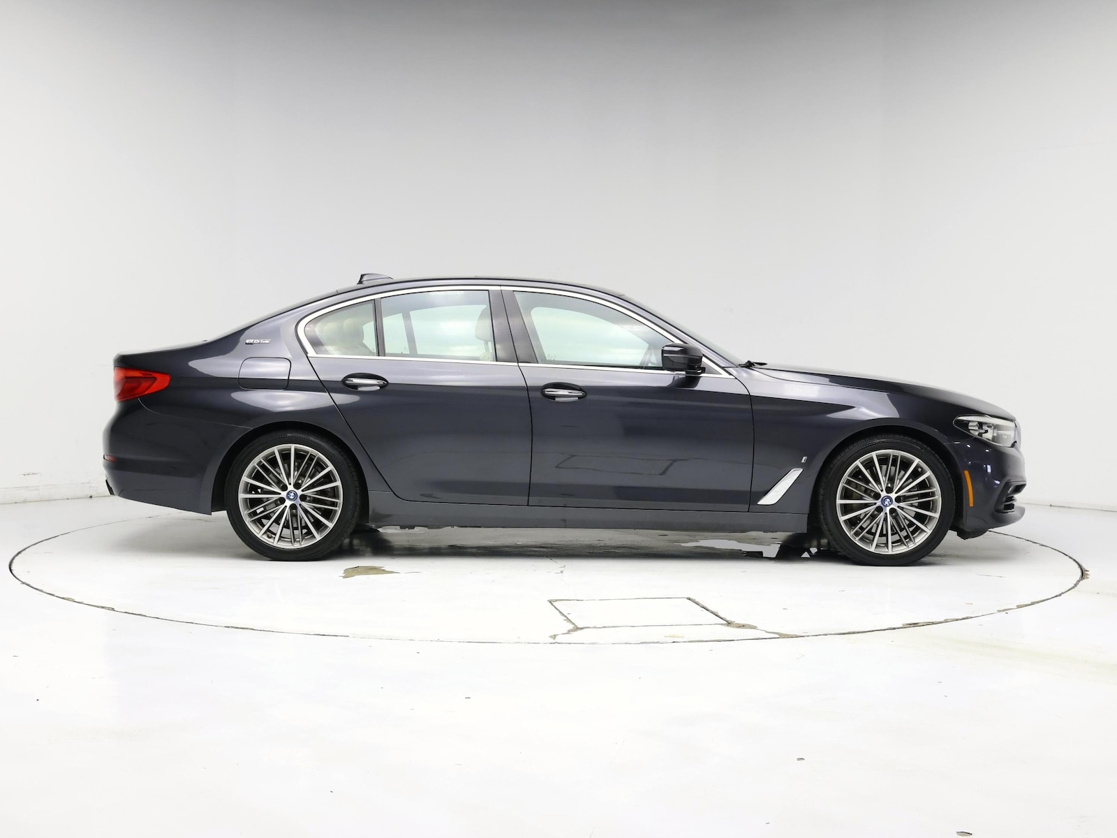 2018 BMW 5 Series 530e - Photo 8