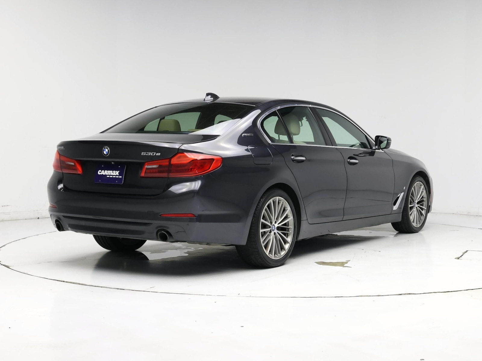 2018 BMW 5 Series 530e - Photo 9