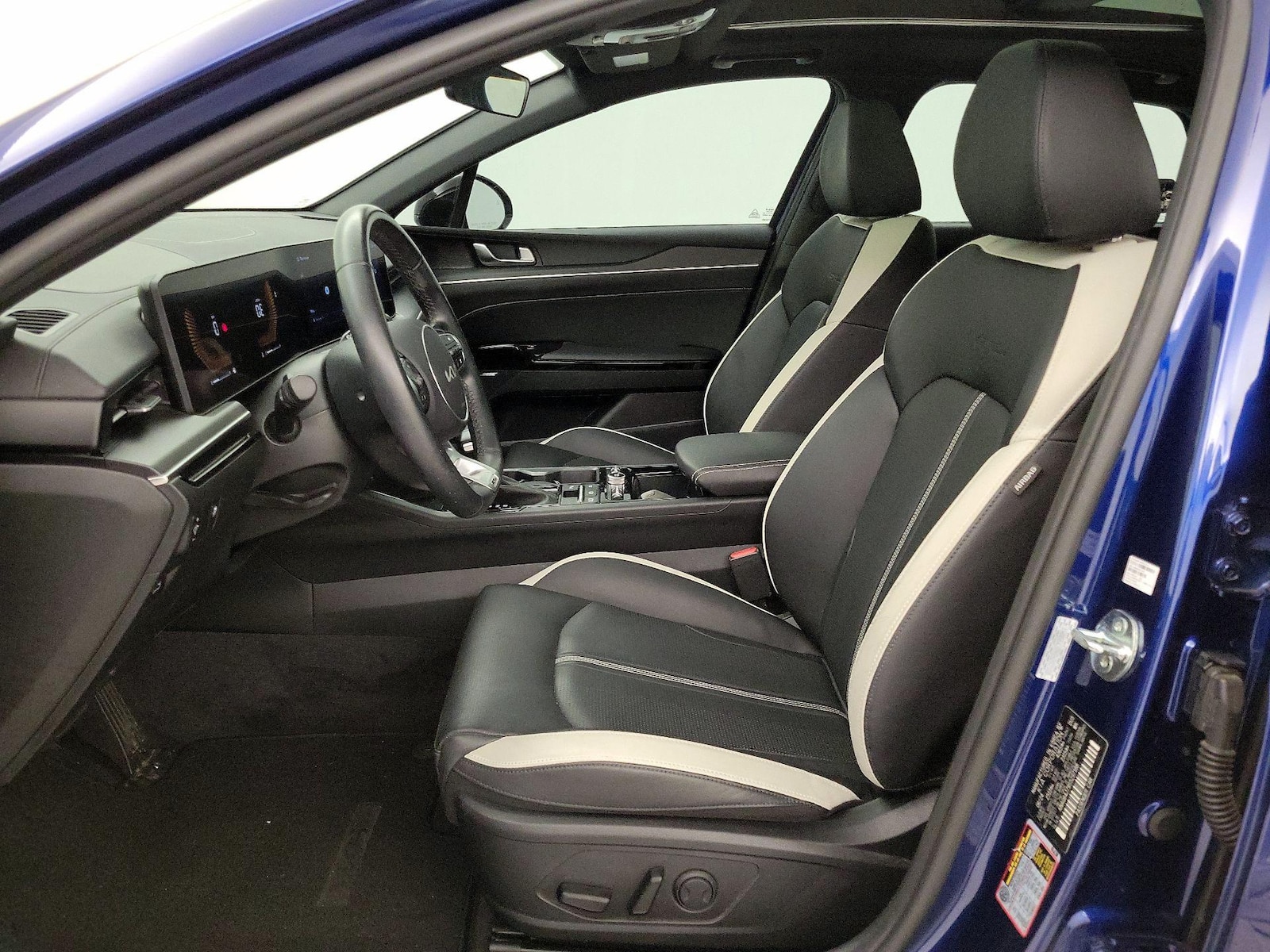 2025 Kia K5 GT-Line - Photo 12
