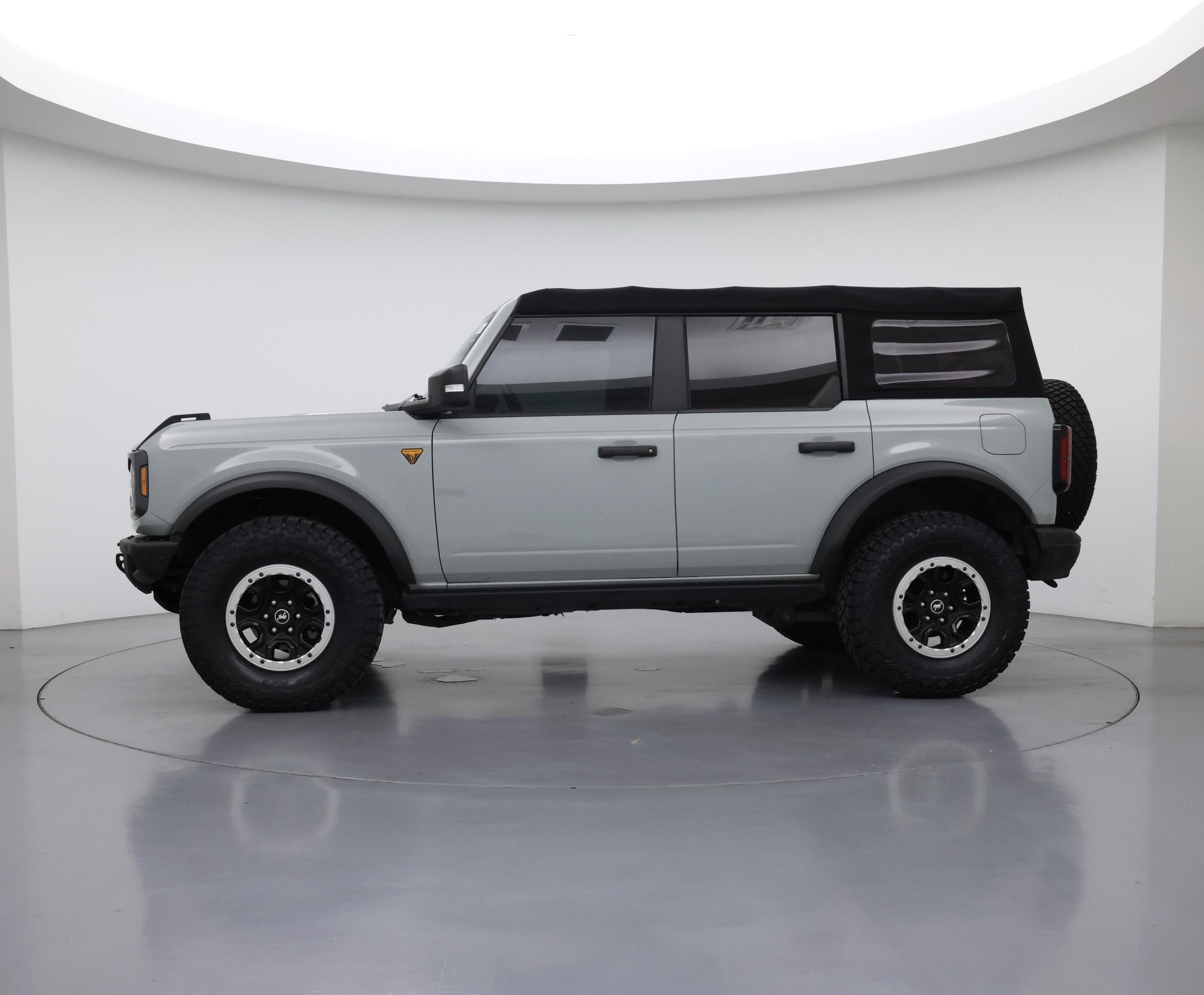 Thumbnail: 2021 Ford Bronco - 3