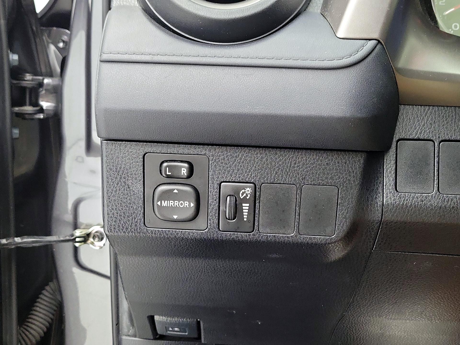 Thumbnail: 2016 Toyota RAV4 - 13