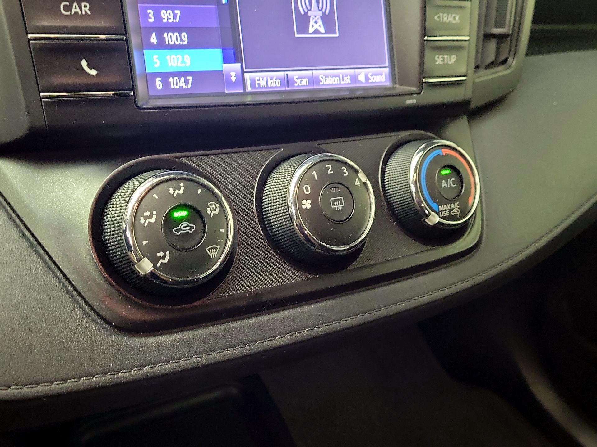 Thumbnail: 2016 Toyota RAV4 - 16