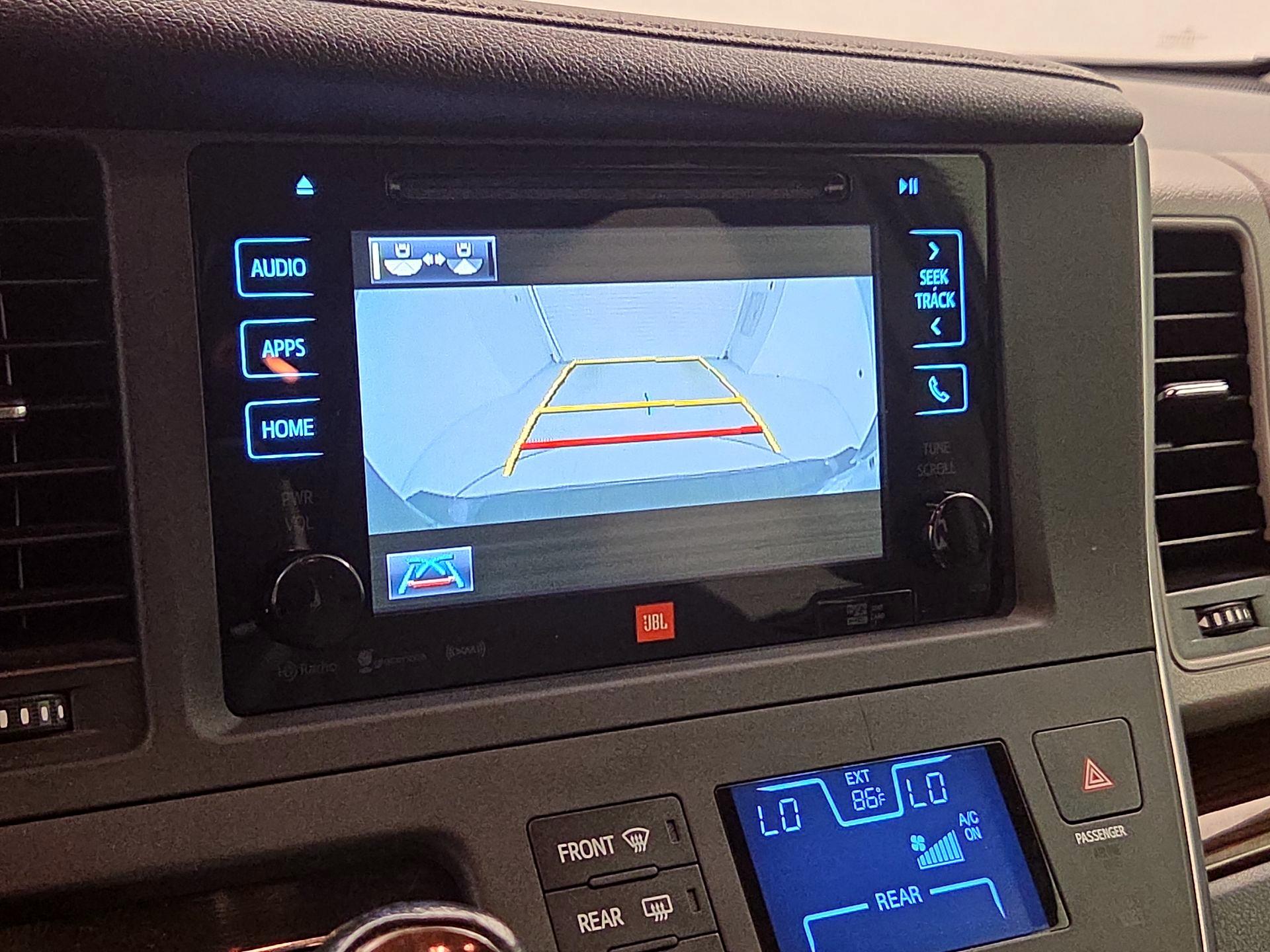 Thumbnail: 2017 Toyota Sienna - 14
