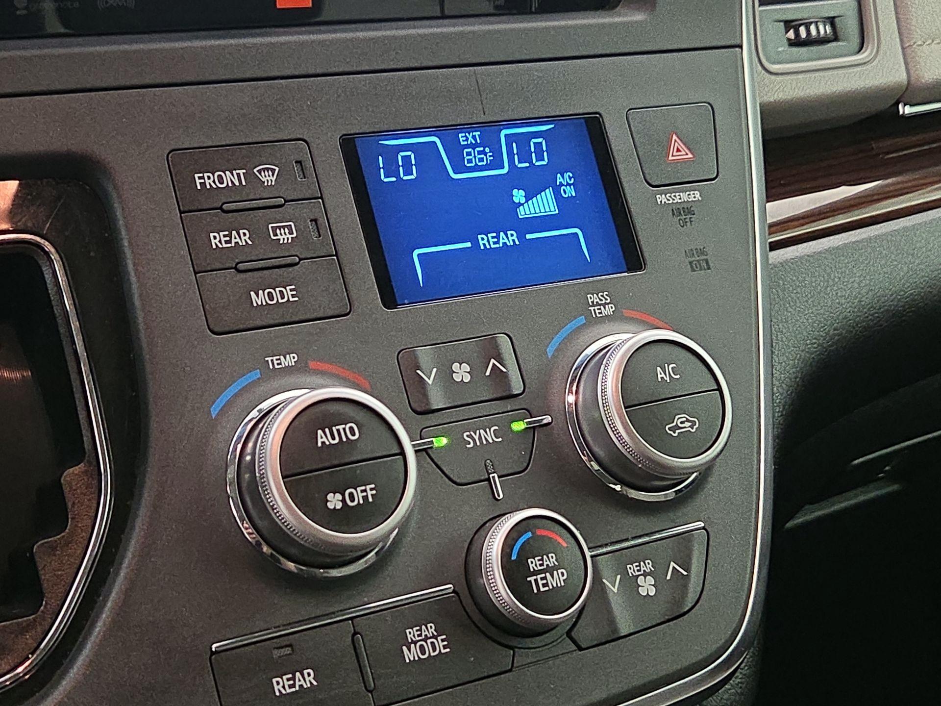 Thumbnail: 2017 Toyota Sienna - 16