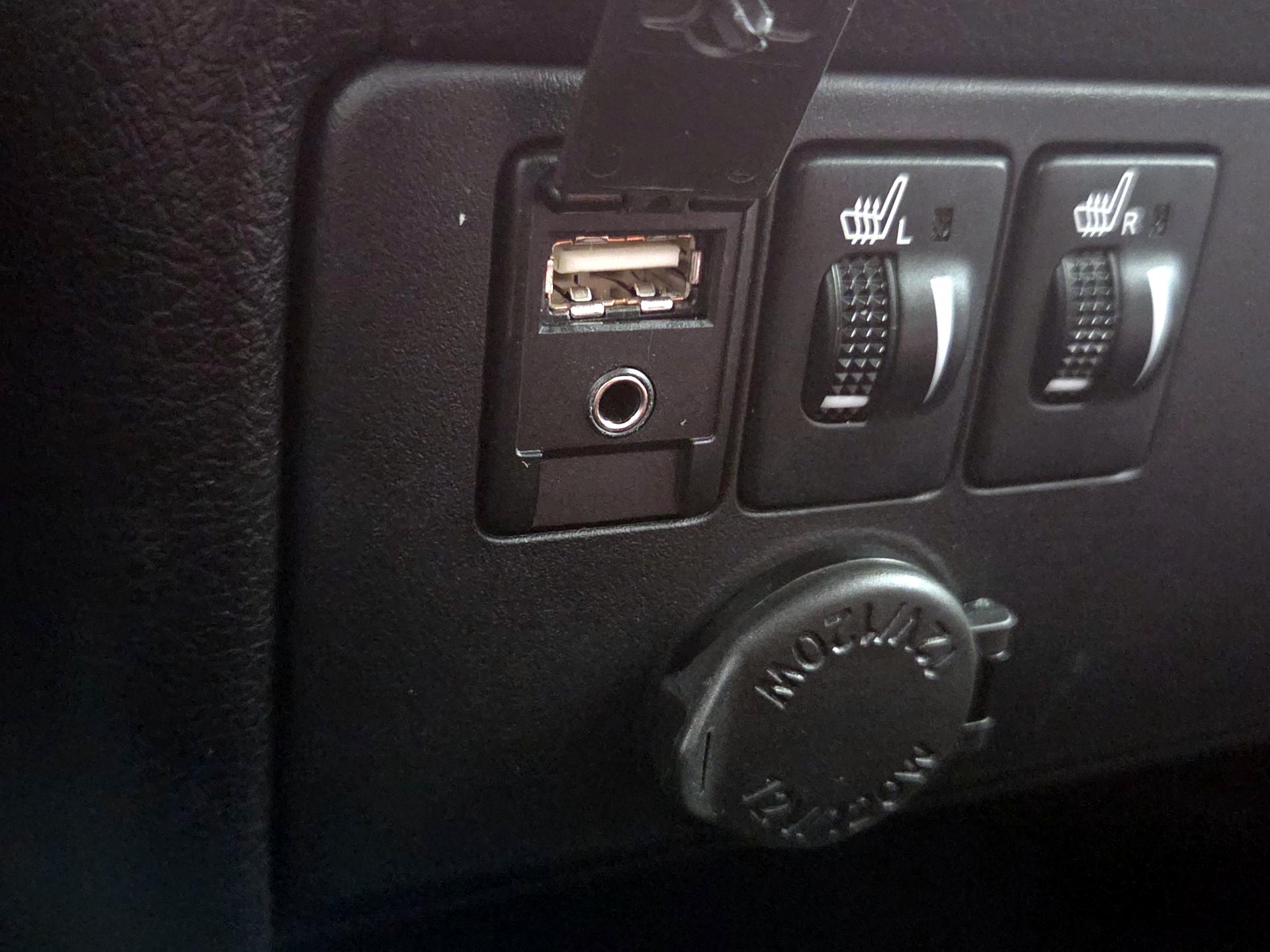 Thumbnail: 2017 Toyota Sienna - 18