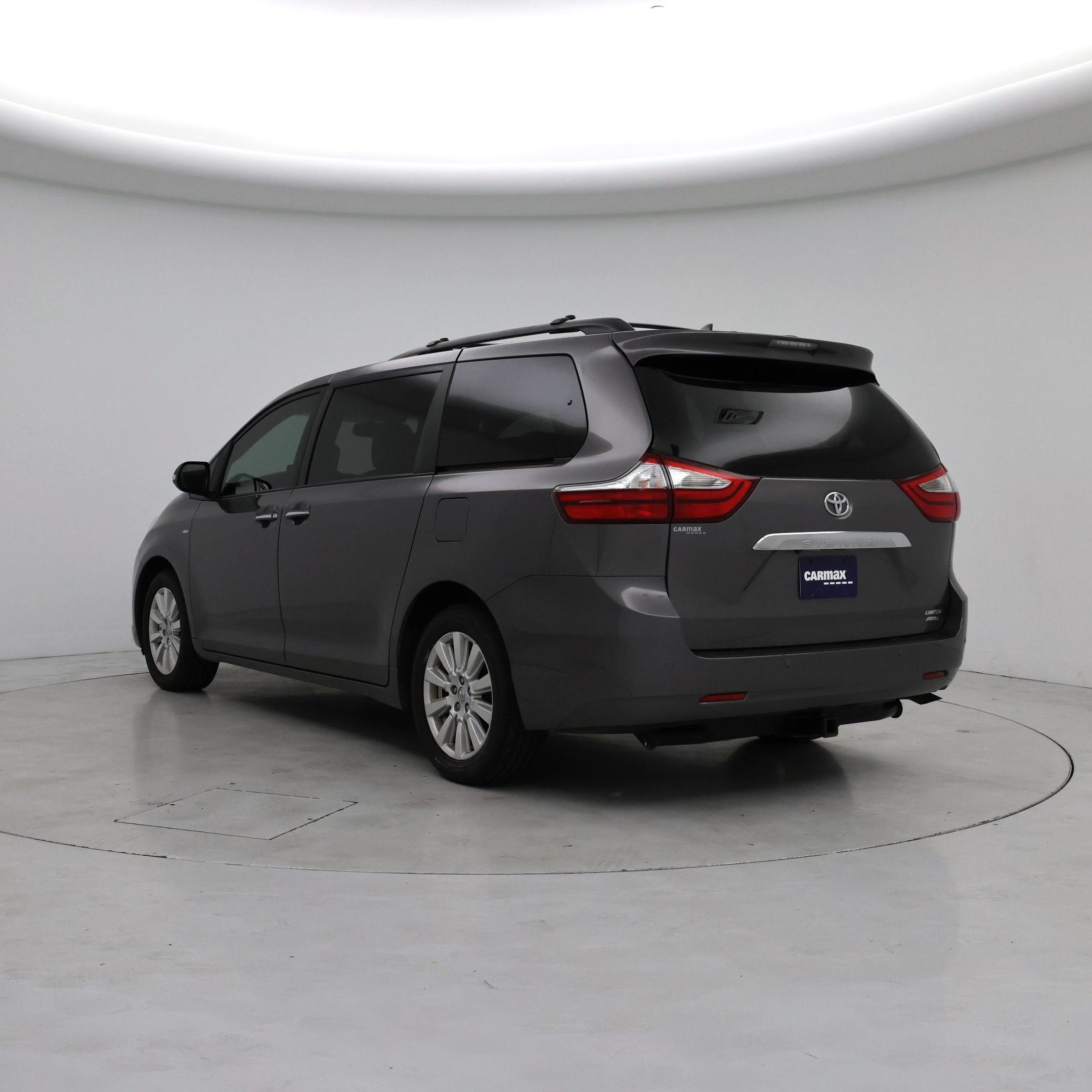Thumbnail: 2017 Toyota Sienna - 2