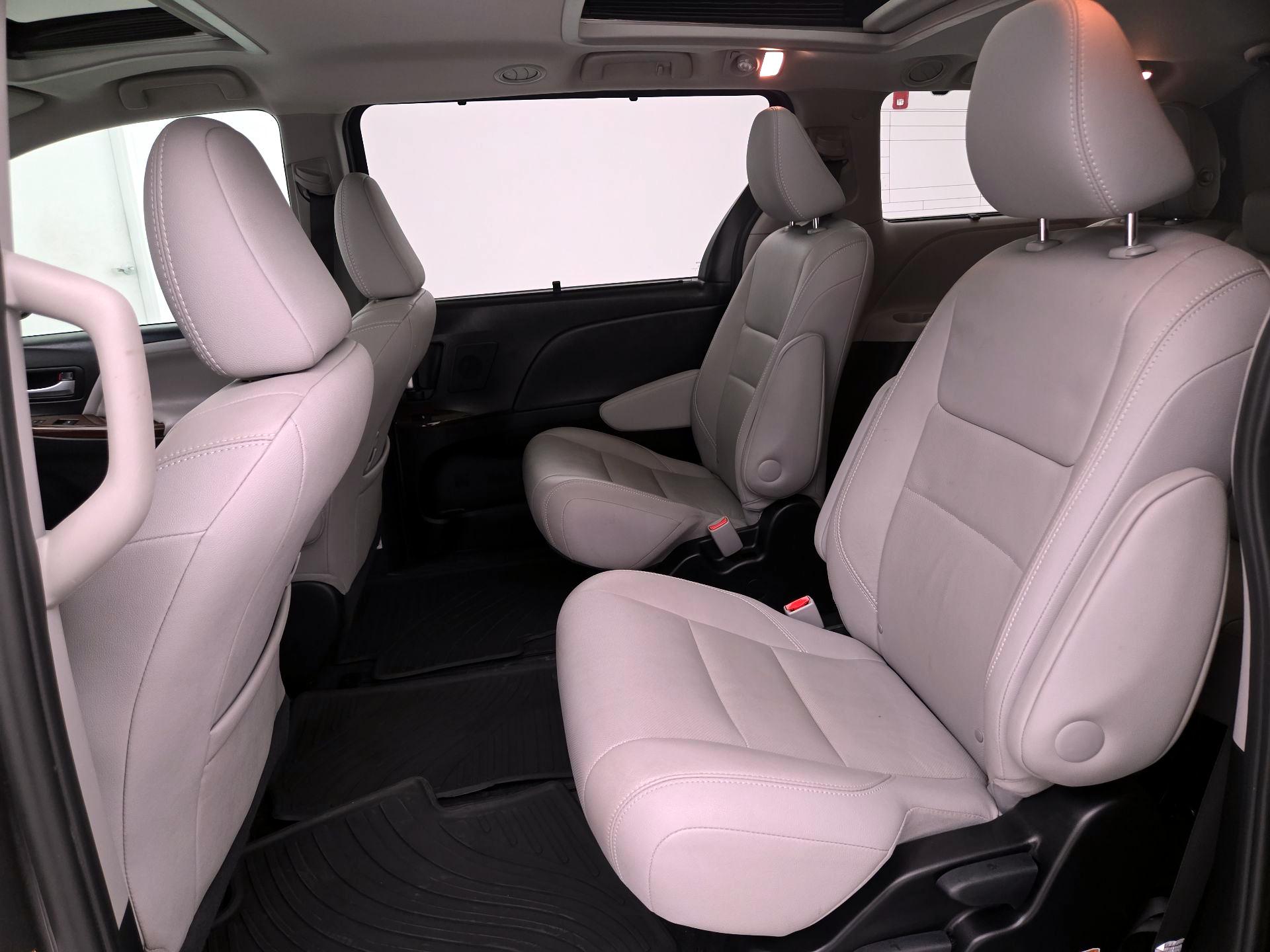 Thumbnail: 2017 Toyota Sienna - 20