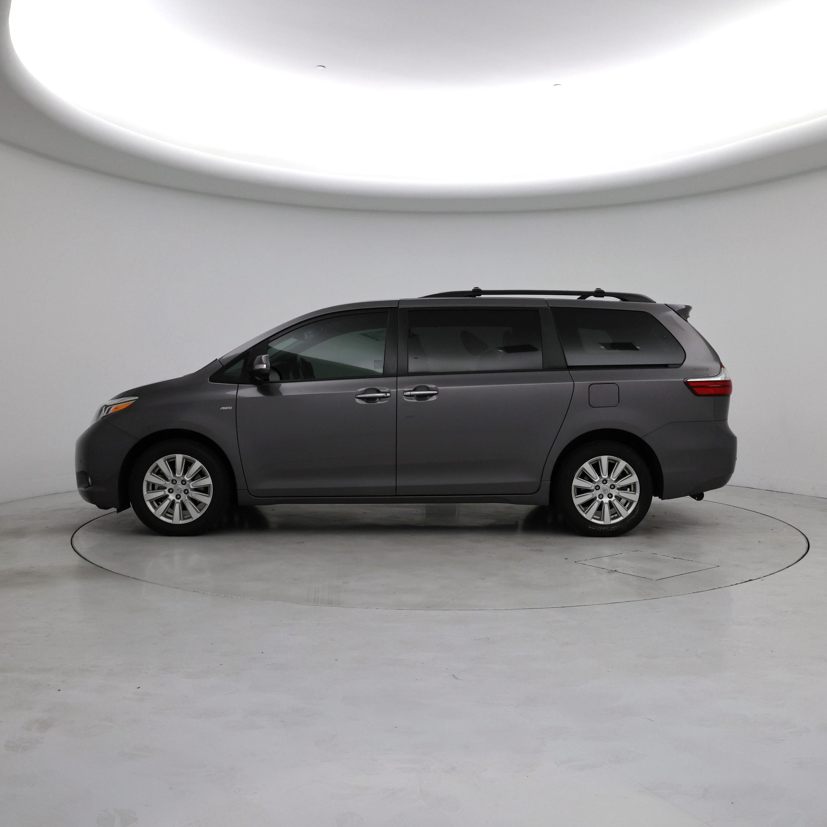 Thumbnail: 2017 Toyota Sienna - 3