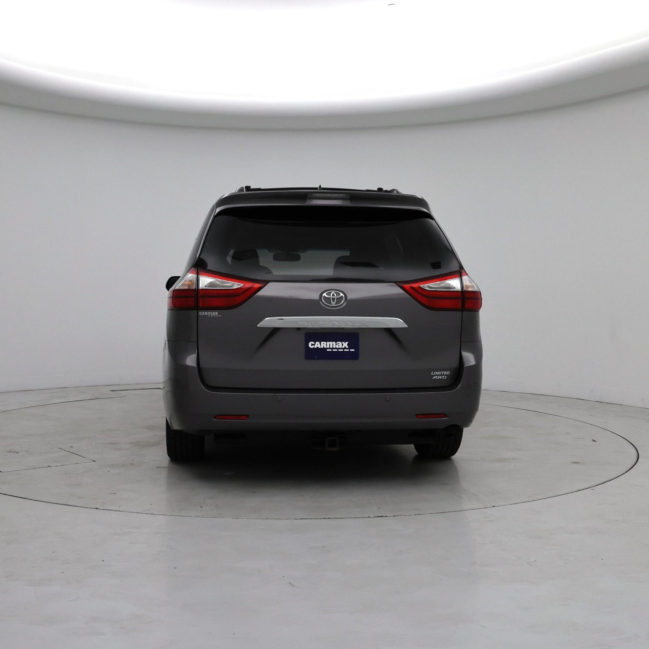 Thumbnail: 2017 Toyota Sienna - 6