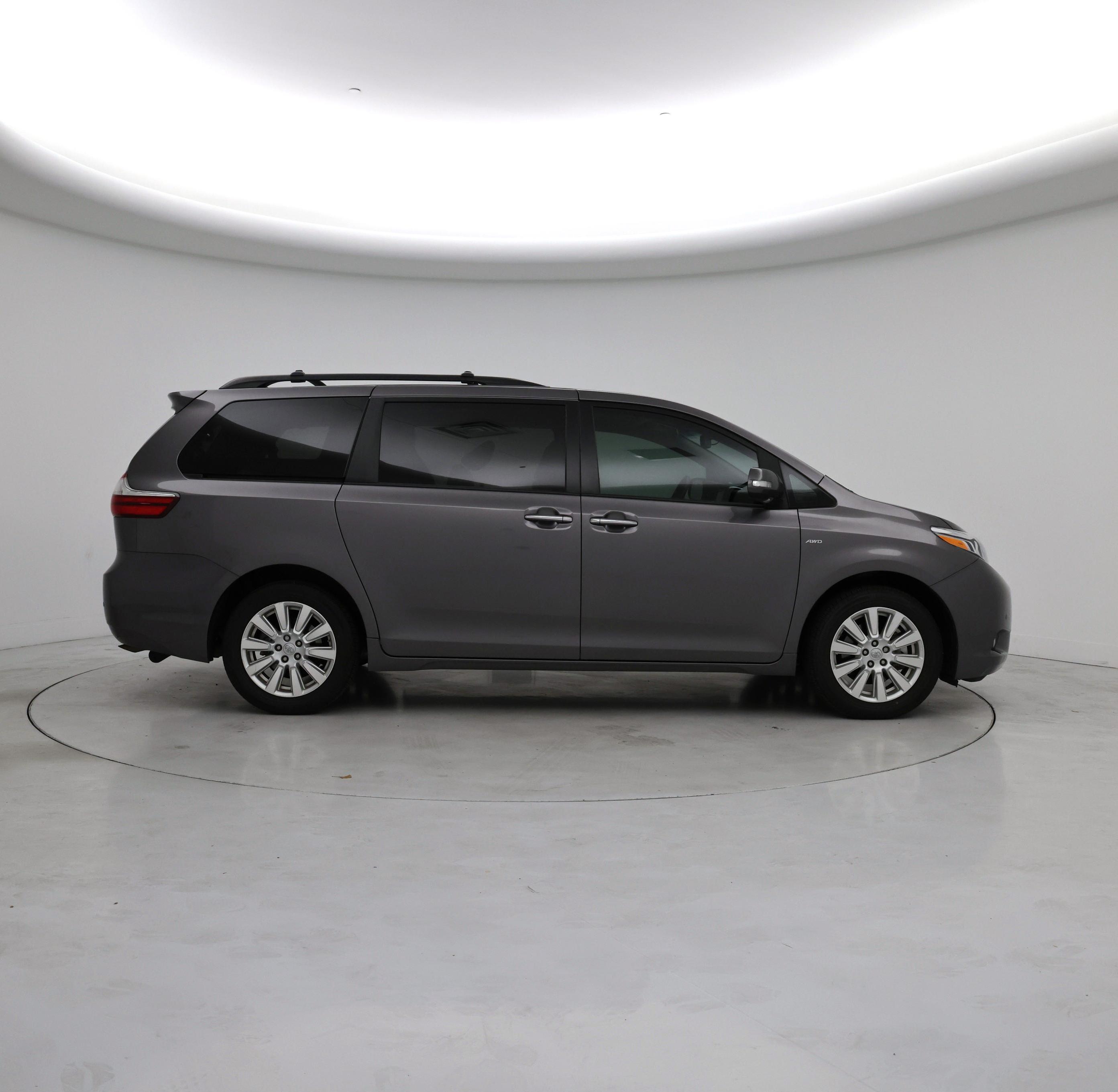 Thumbnail: 2017 Toyota Sienna - 7