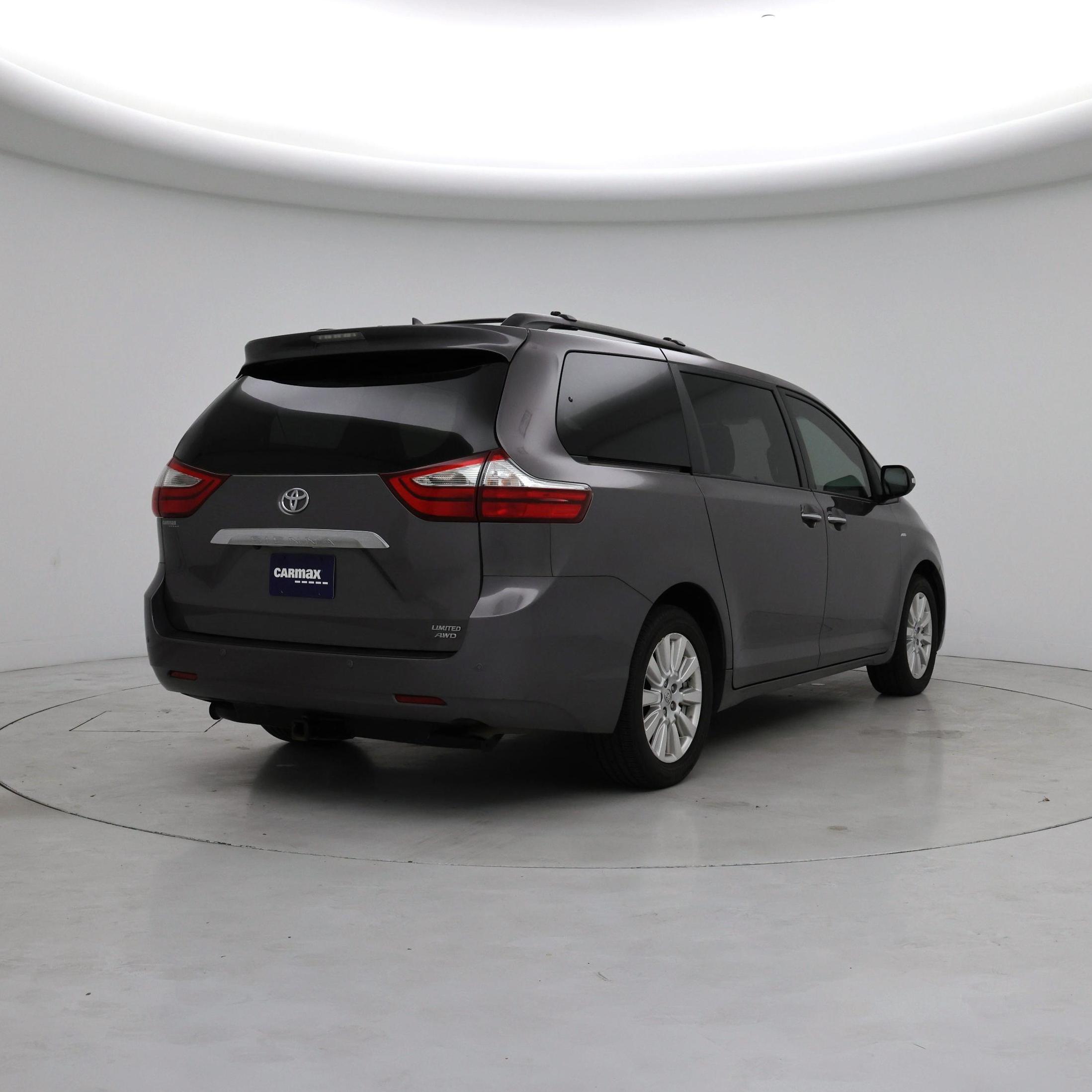 Thumbnail: 2017 Toyota Sienna - 8