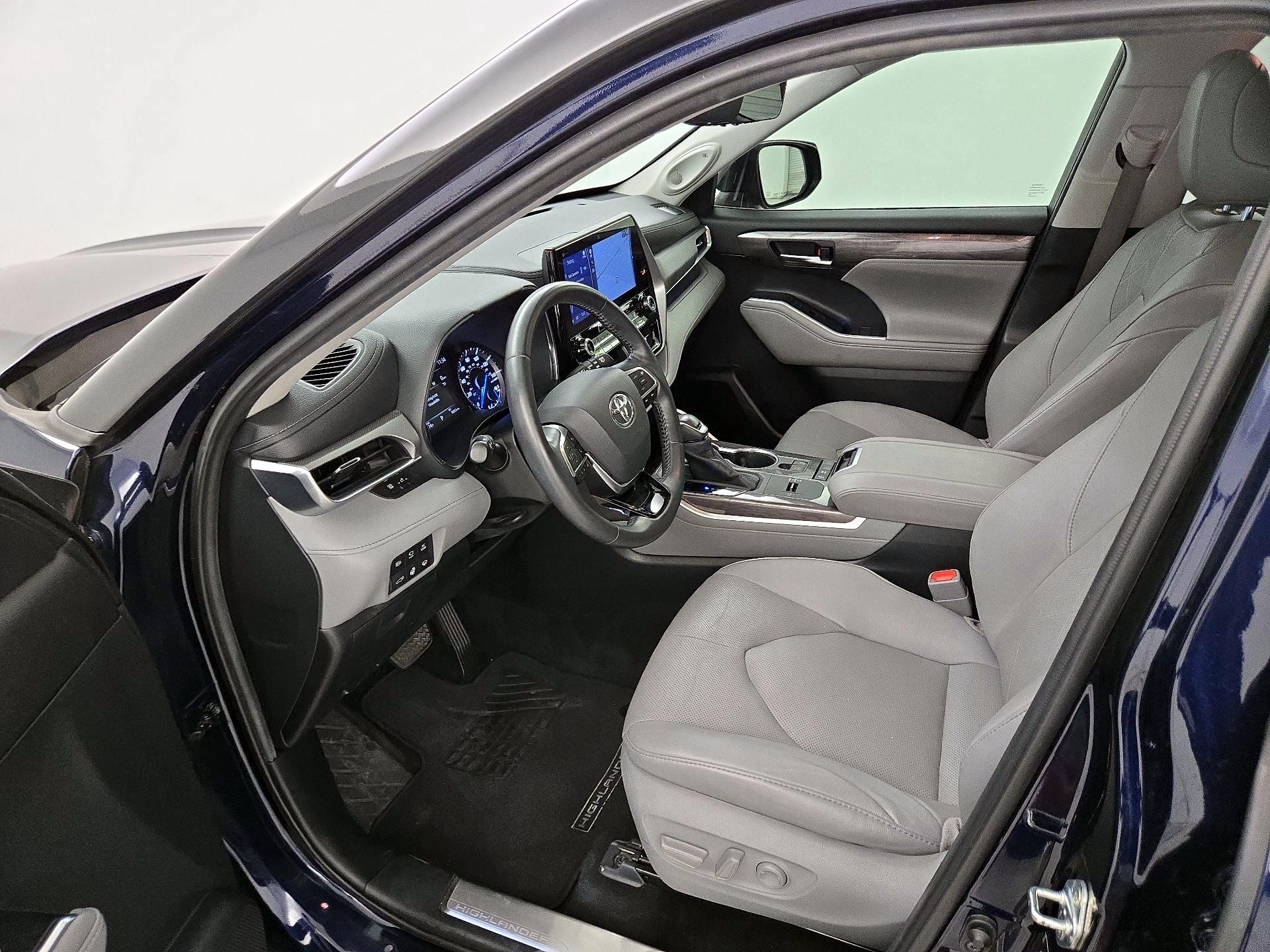 Thumbnail: 2020 Toyota Highlander - 11