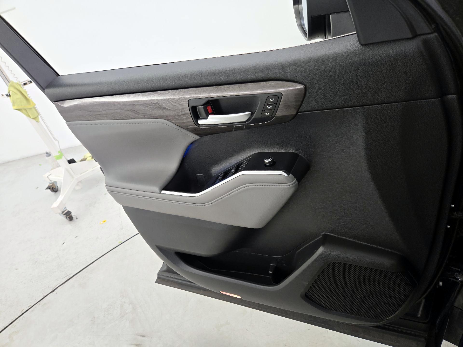 Thumbnail: 2020 Toyota Highlander - 12