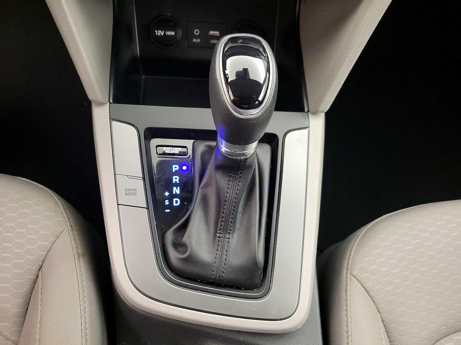 2020 Hyundai Elantra SEL - Photo 18