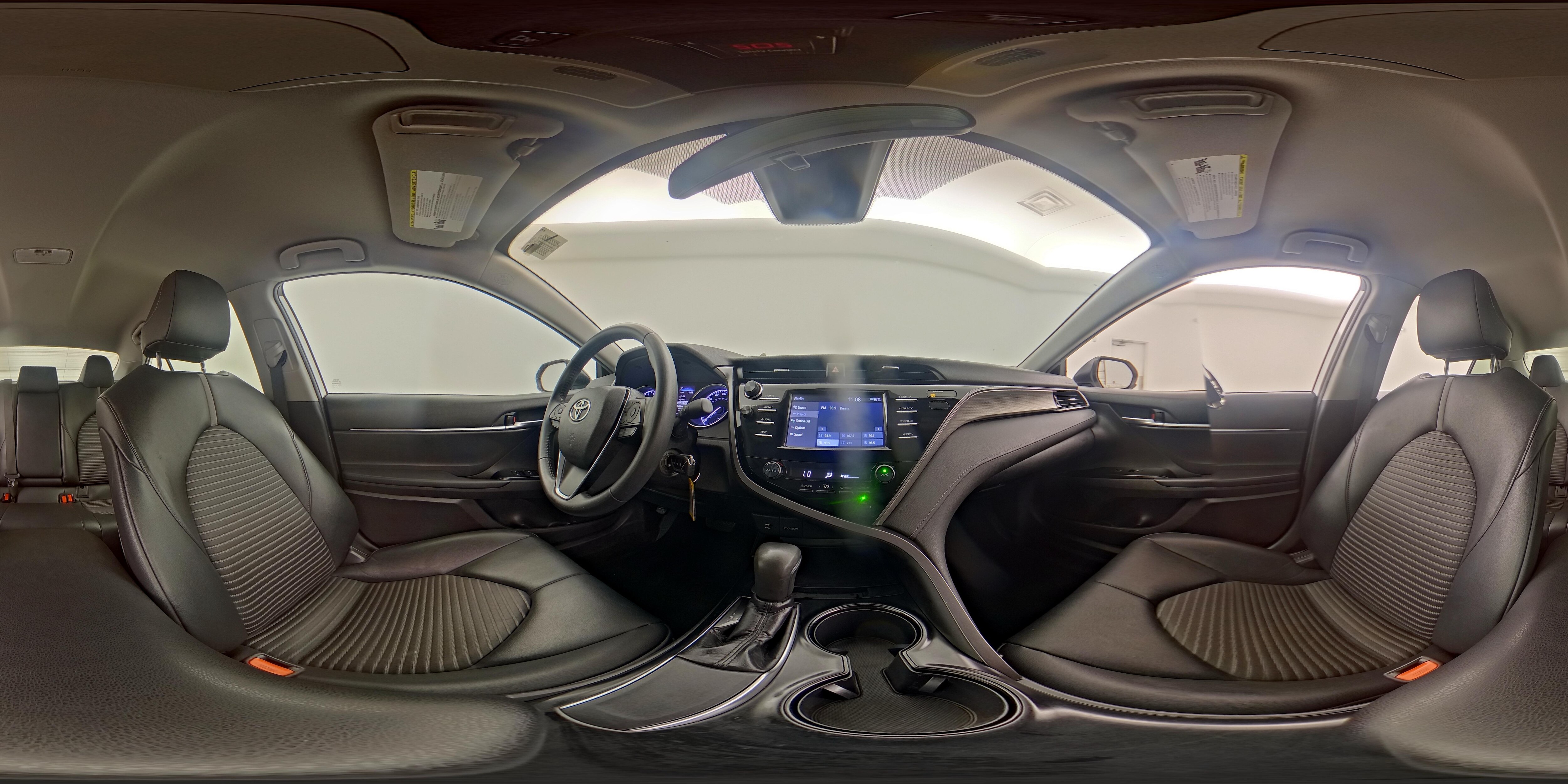 2019 Toyota Camry SE - Photo 24