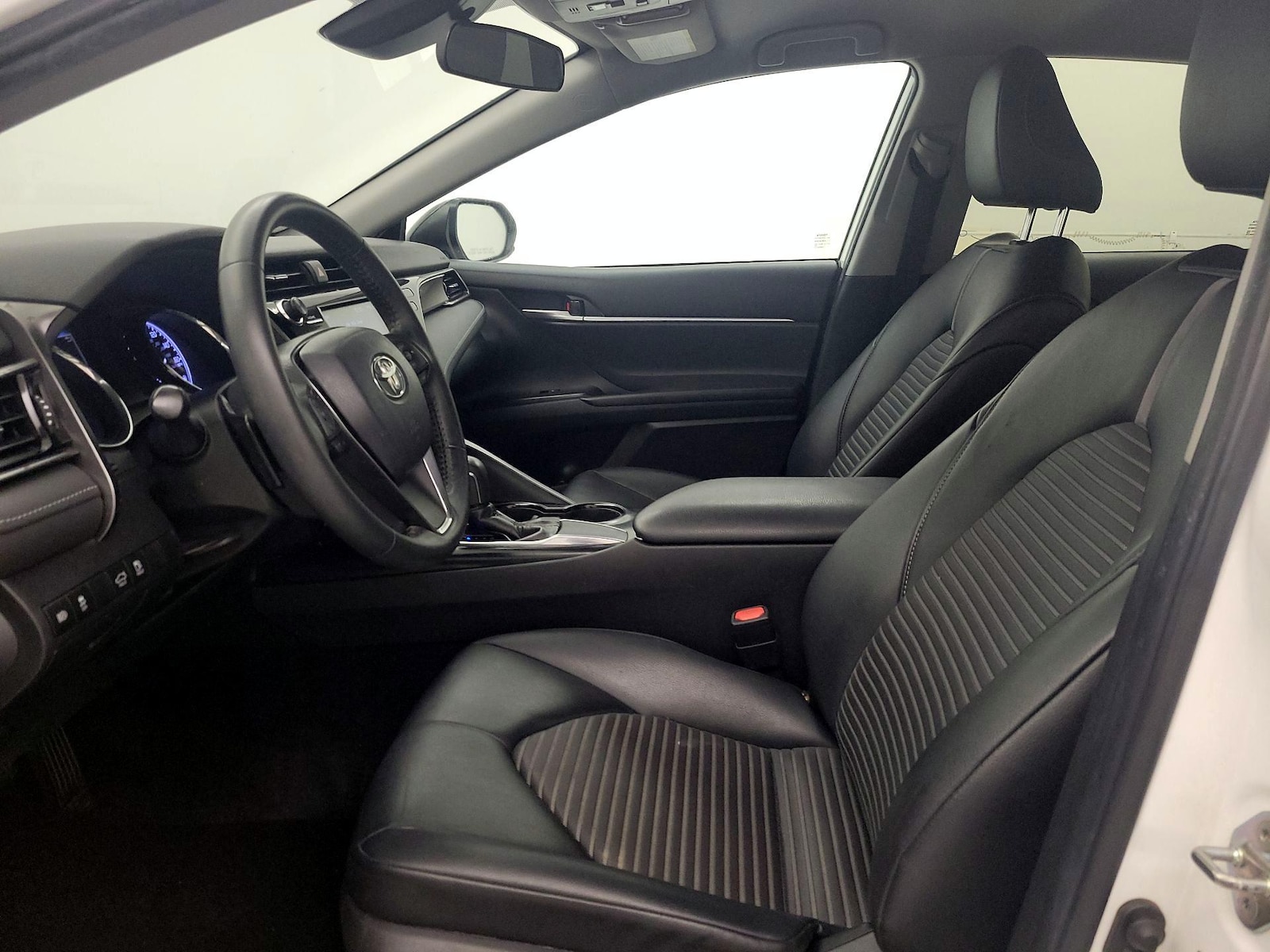 2019 Toyota Camry SE - Photo 12