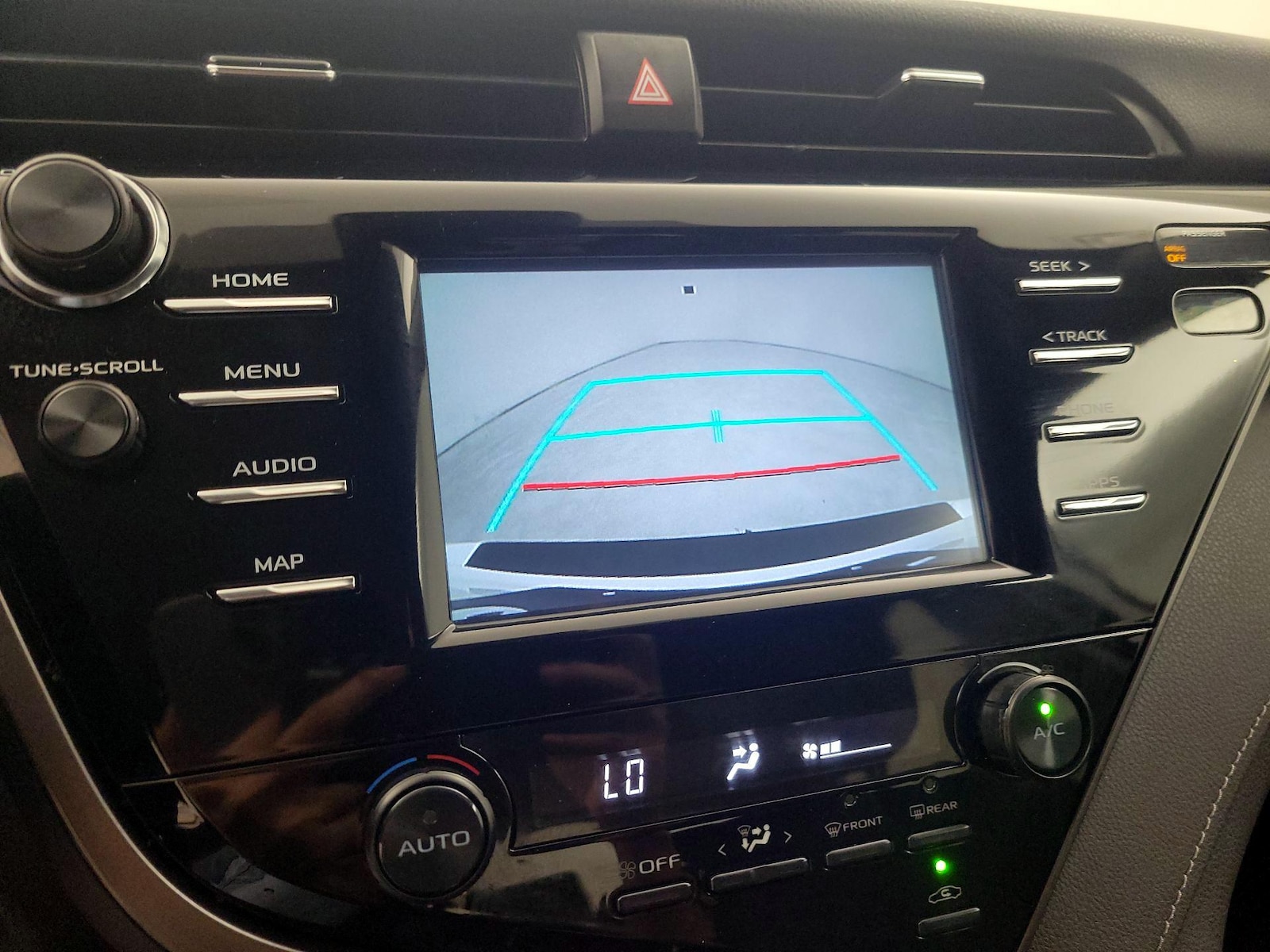 2019 Toyota Camry SE - Photo 15