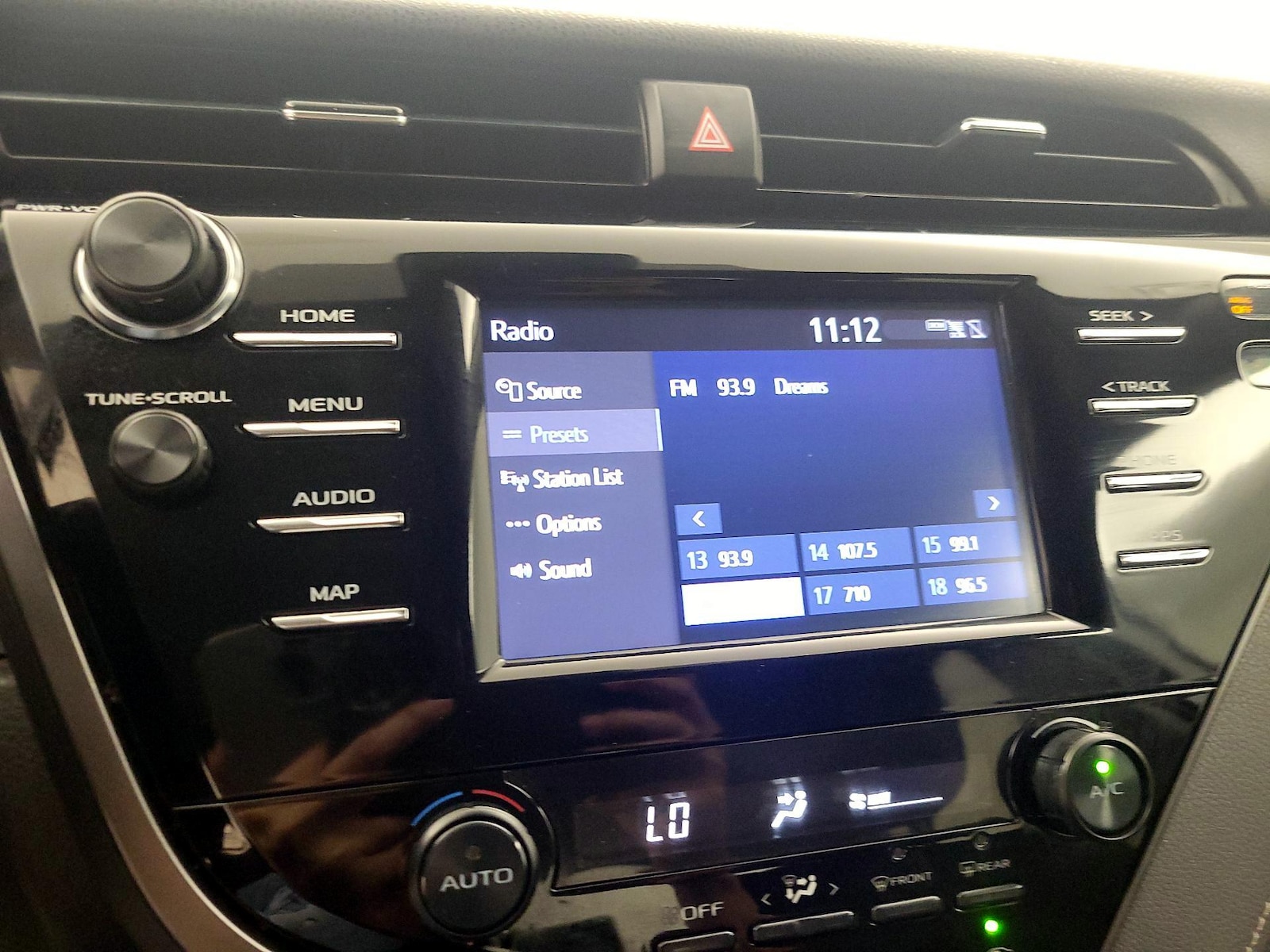 2019 Toyota Camry SE - Photo 16