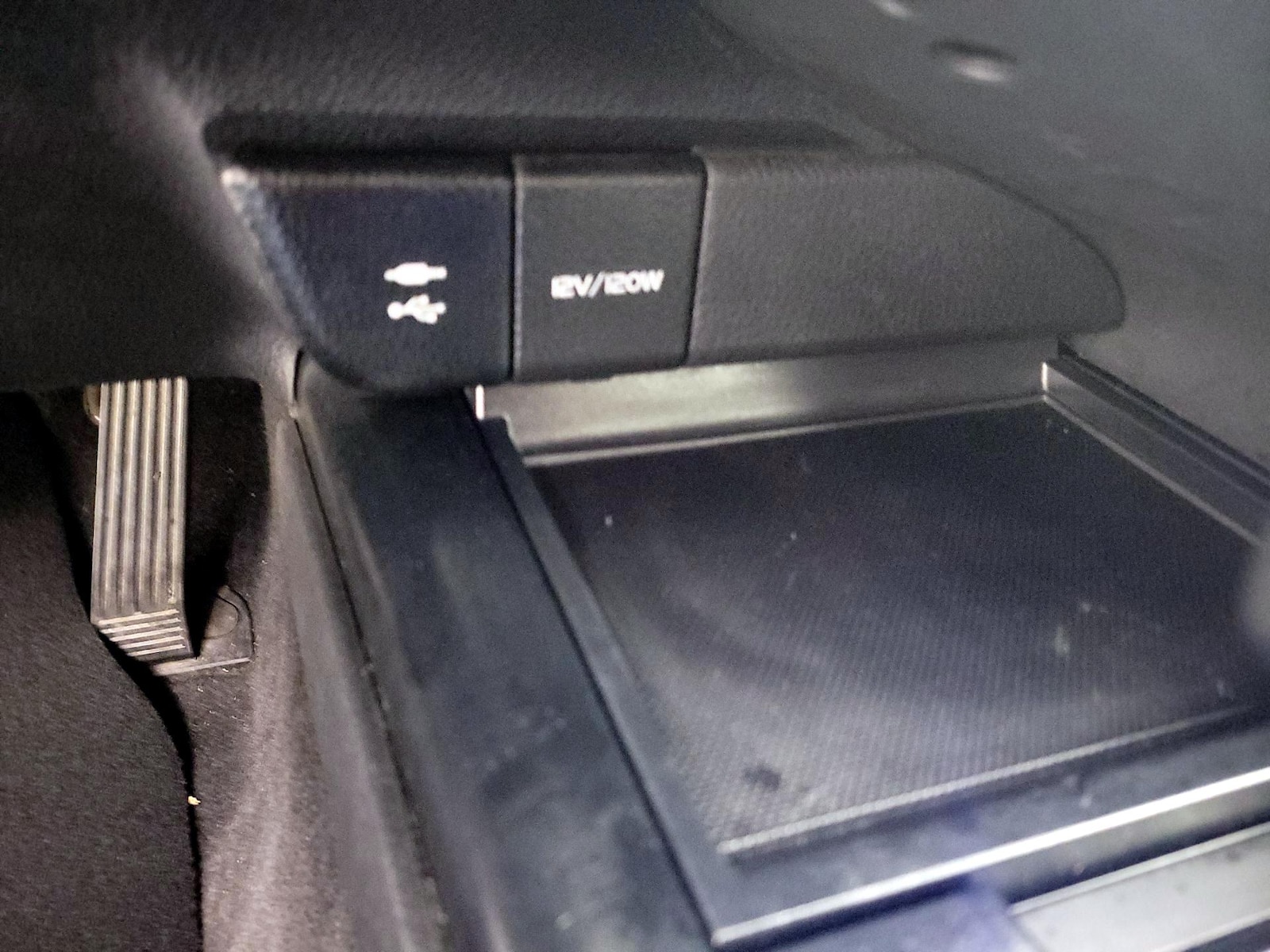 2019 Toyota Camry SE - Photo 19