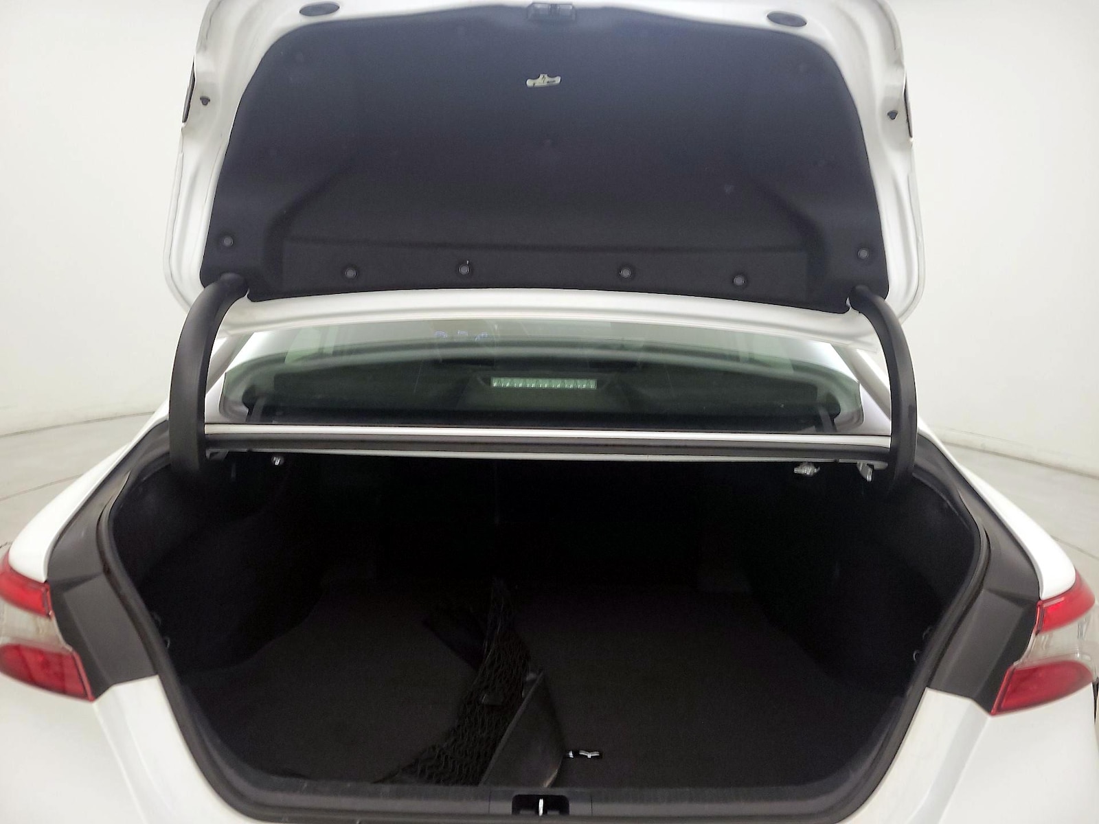 2019 Toyota Camry SE - Photo 21