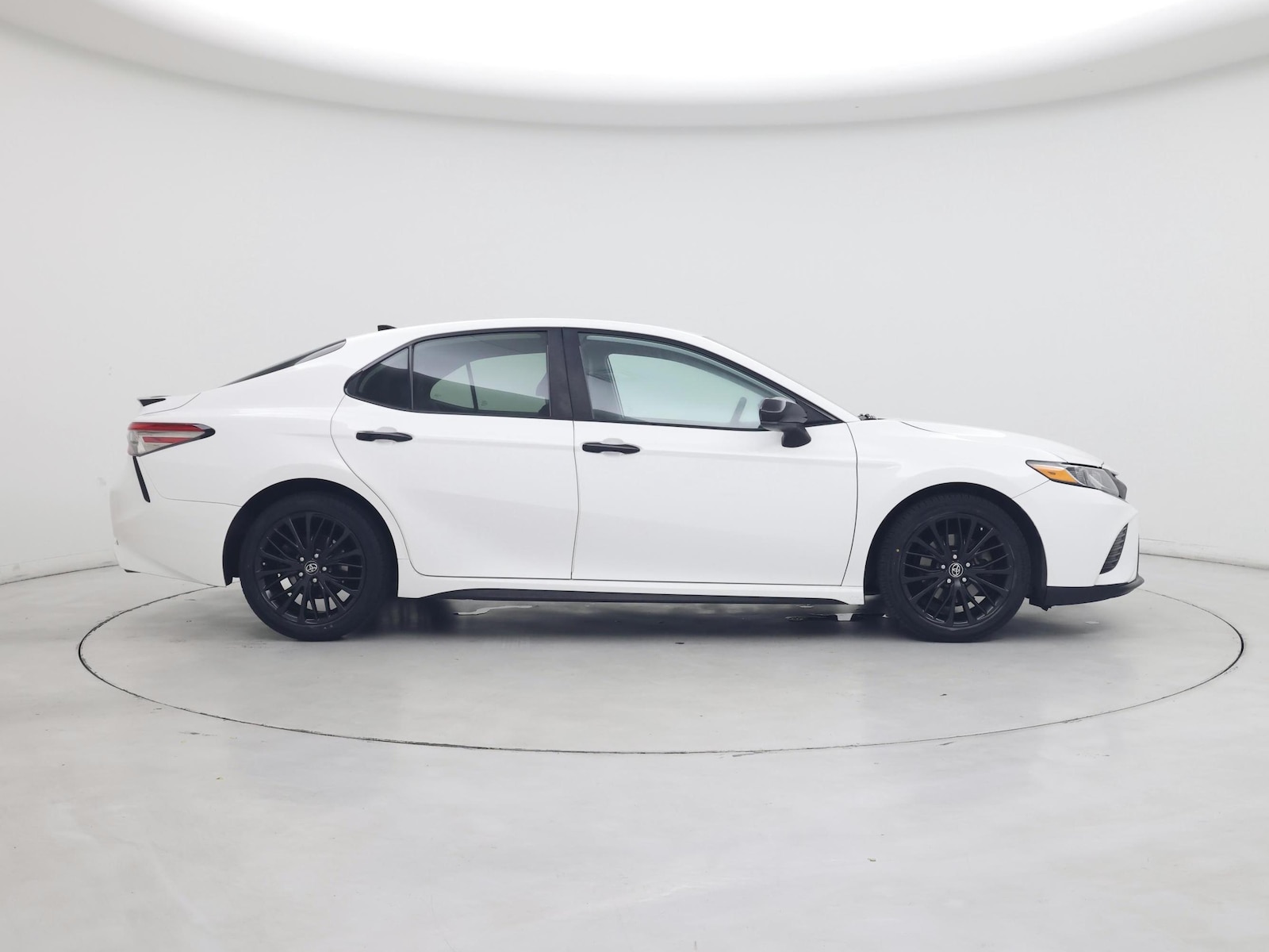 2019 Toyota Camry SE - Photo 8