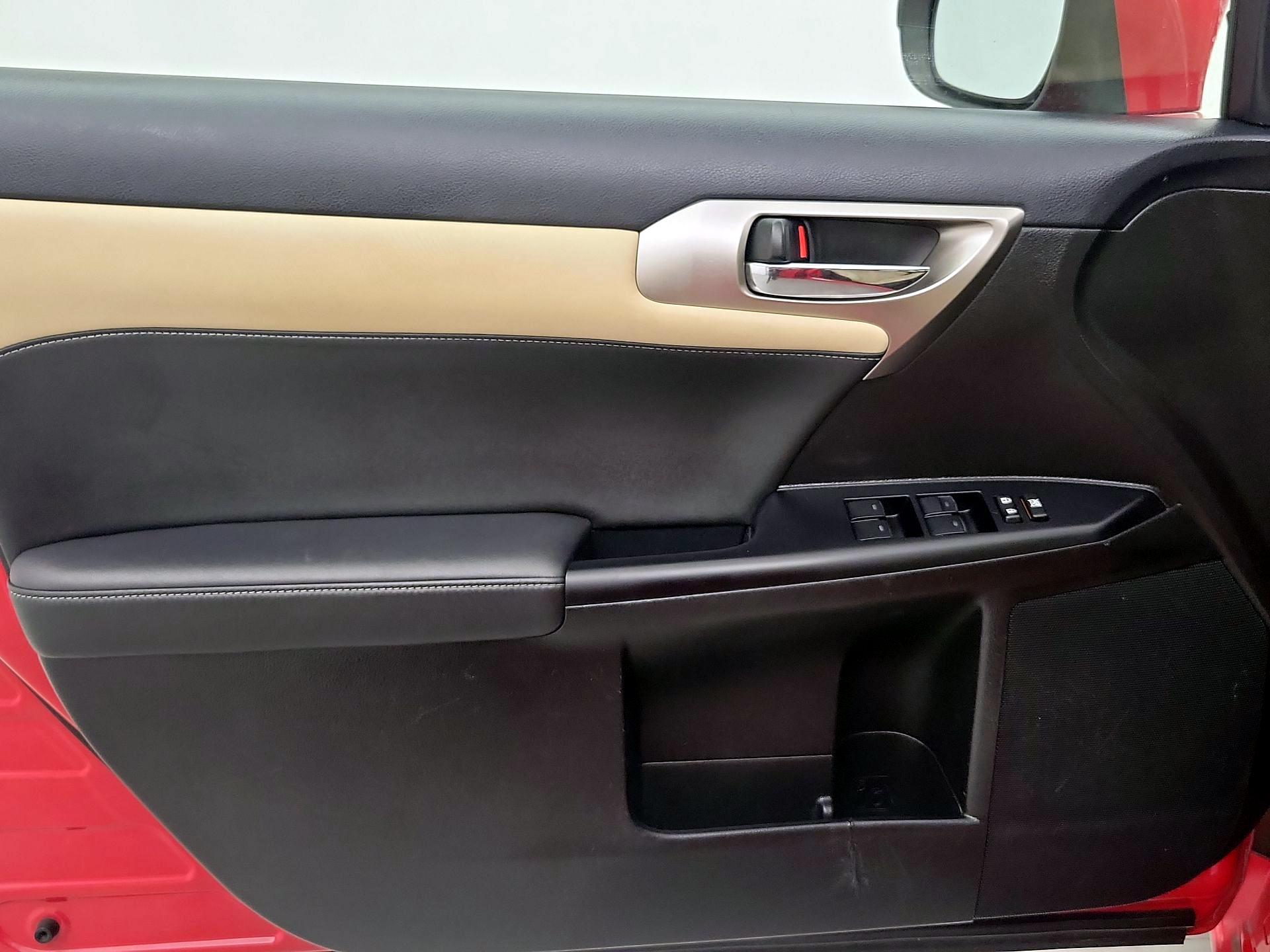 Thumbnail: 2015 Lexus CT - 12