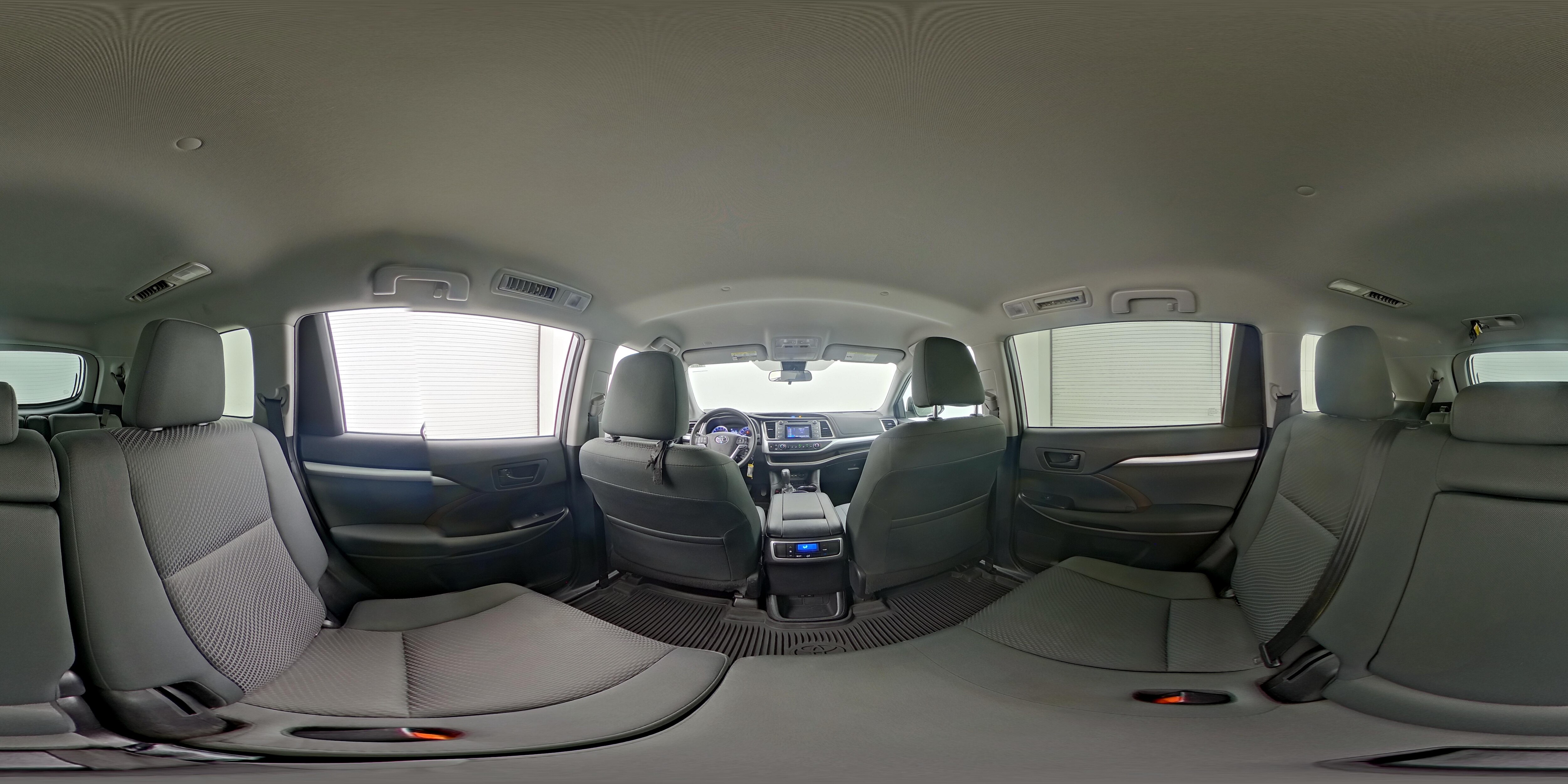 2019 Toyota Highlander LE - Photo 27