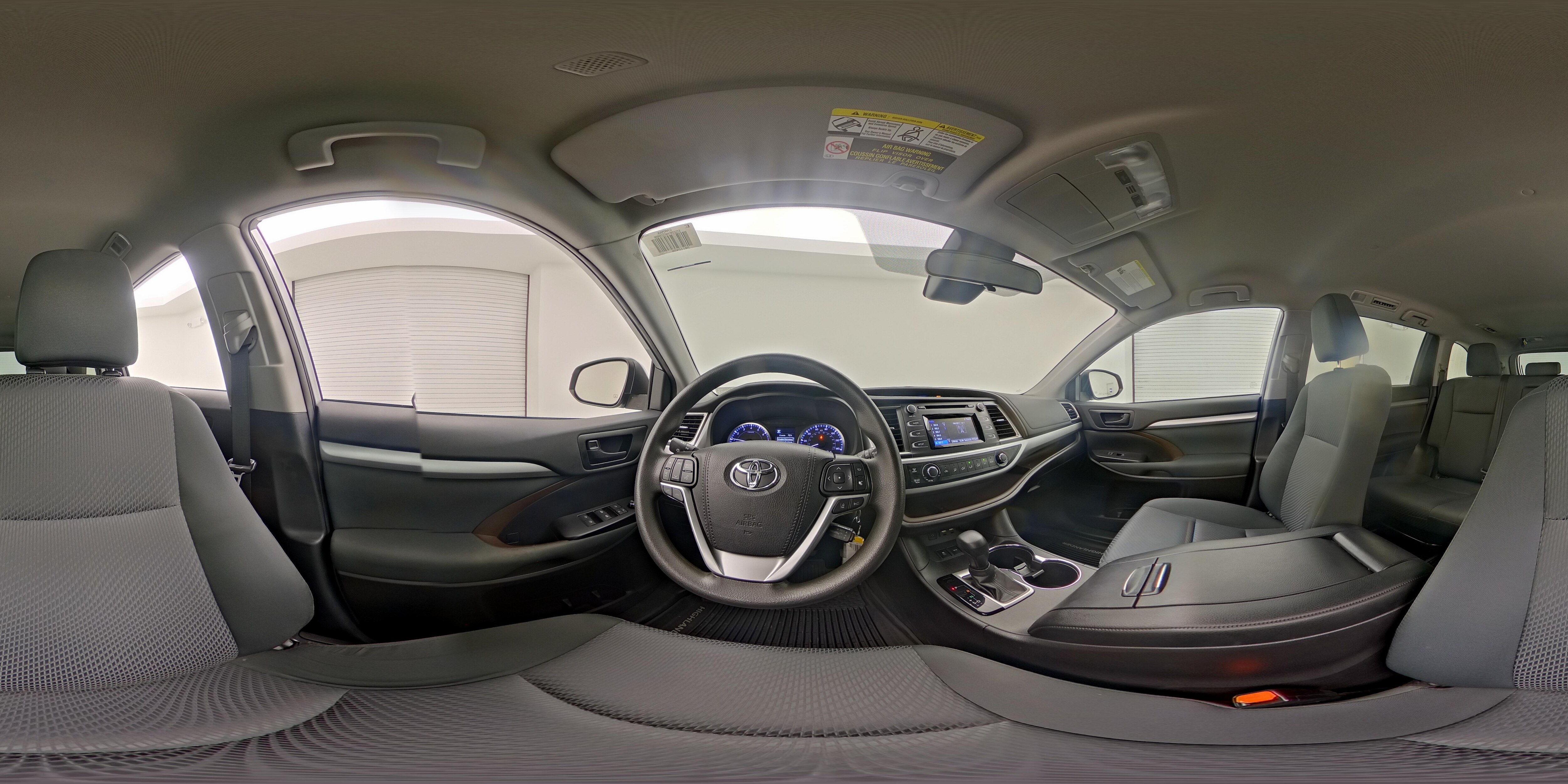 2019 Toyota Highlander LE - Photo 28