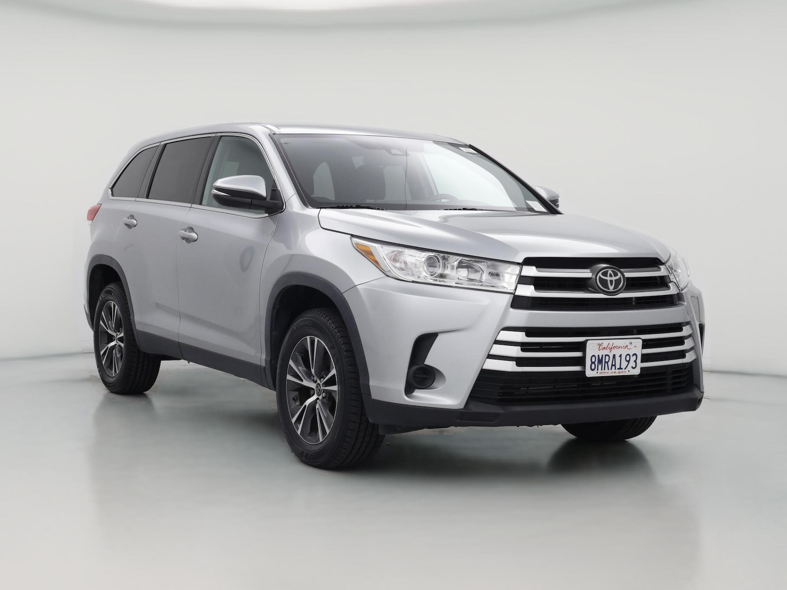 2019 Toyota Highlander LE - Photo 1