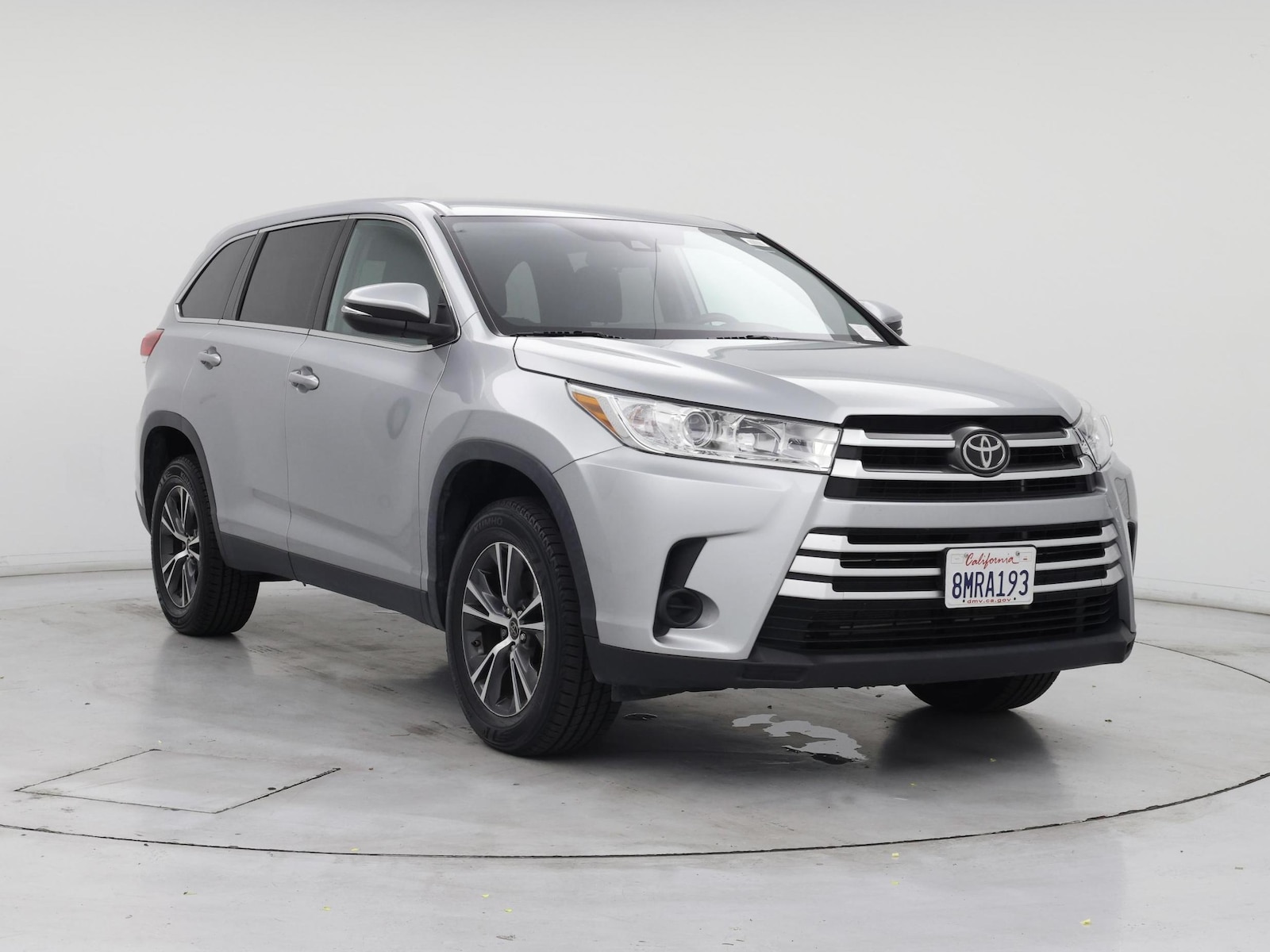 2019 Toyota Highlander LE - Photo 2