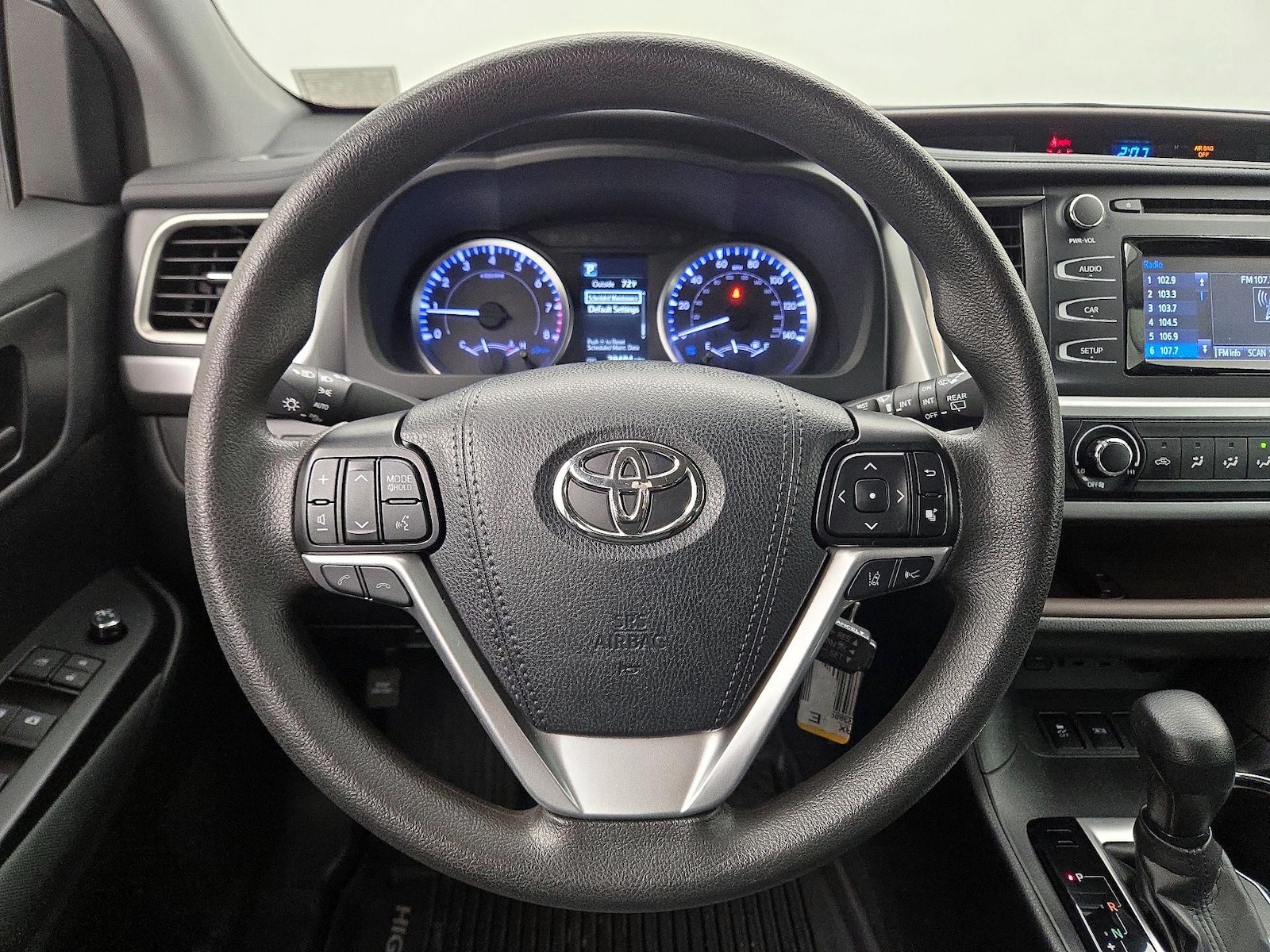 2019 Toyota Highlander LE - Photo 11