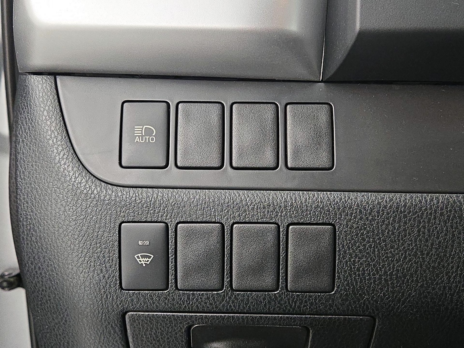 2019 Toyota Highlander LE - Photo 14