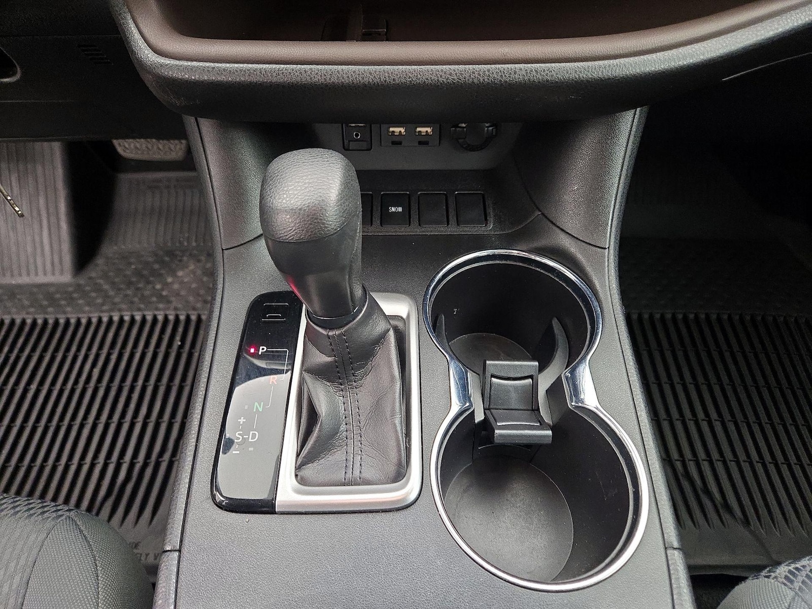 2019 Toyota Highlander LE - Photo 18