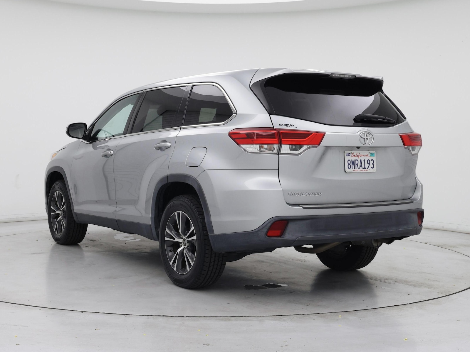 2019 Toyota Highlander LE - Photo 3