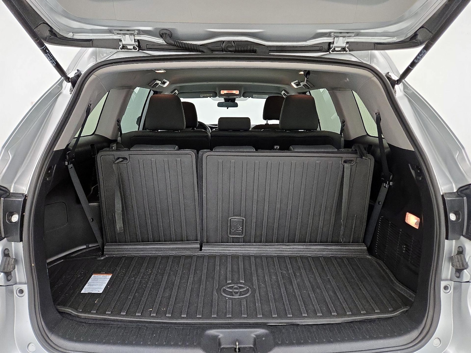 2019 Toyota Highlander LE - Photo 22