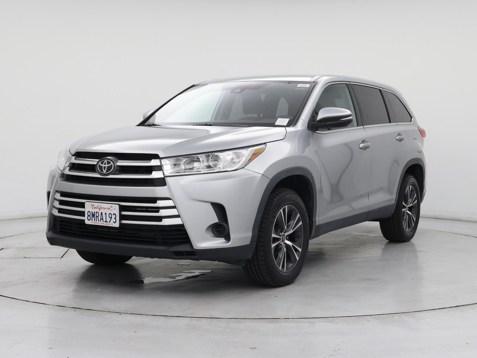 2019 Toyota Highlander LE - Photo 5