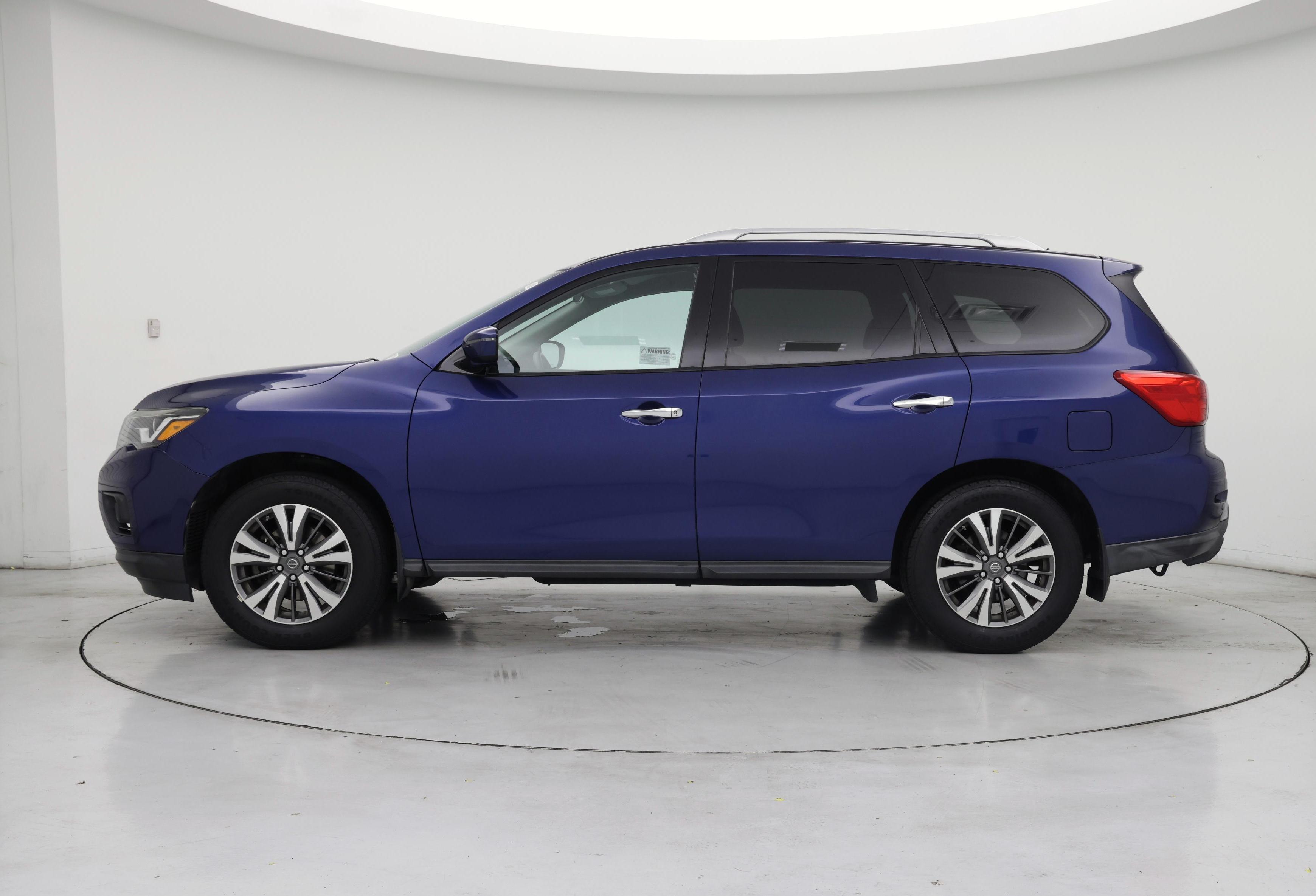 Thumbnail: 2017 Nissan Pathfinder - 3