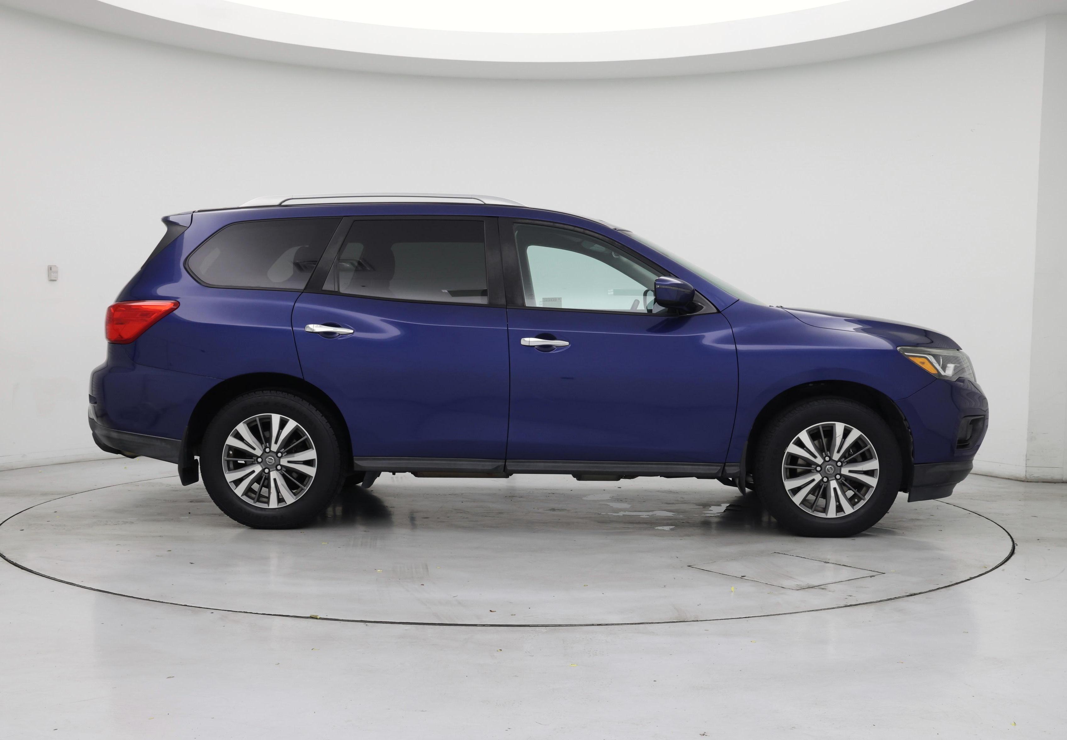 Thumbnail: 2017 Nissan Pathfinder - 7