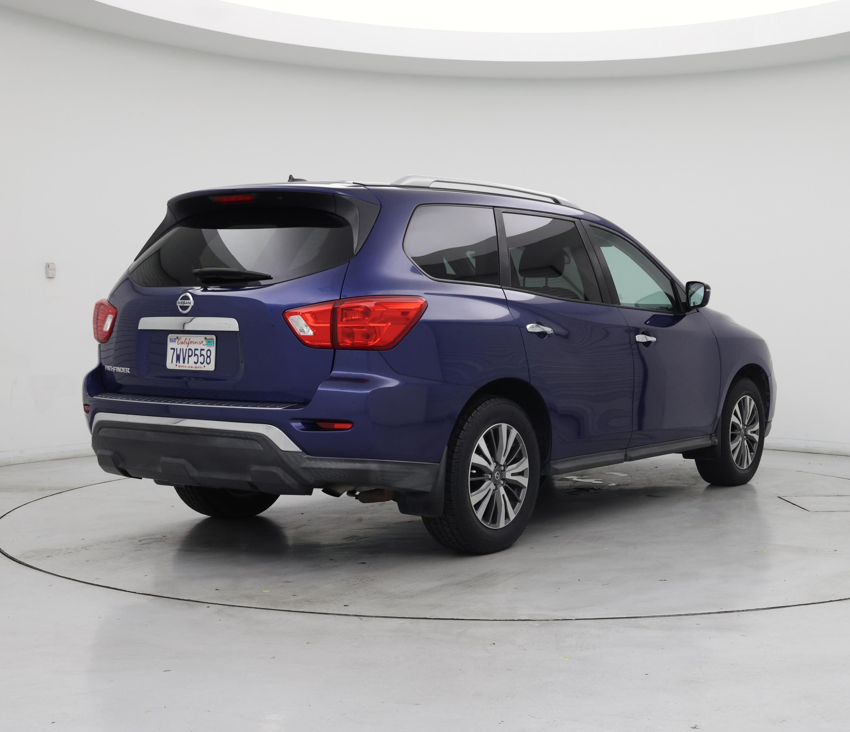 Thumbnail: 2017 Nissan Pathfinder - 8