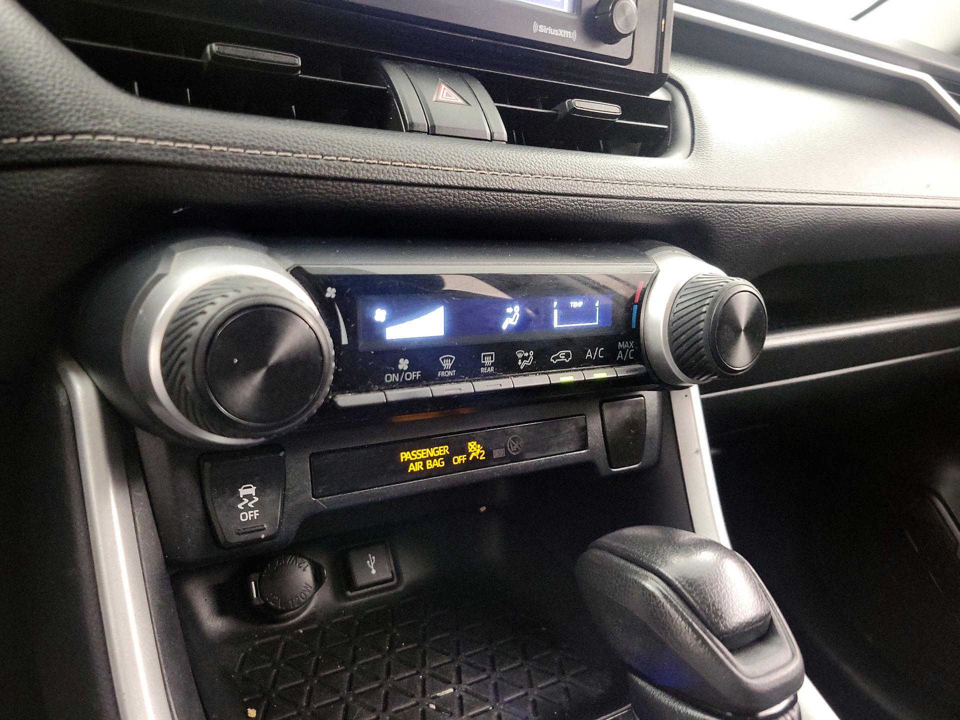 Thumbnail: 2020 Toyota RAV4 - 16