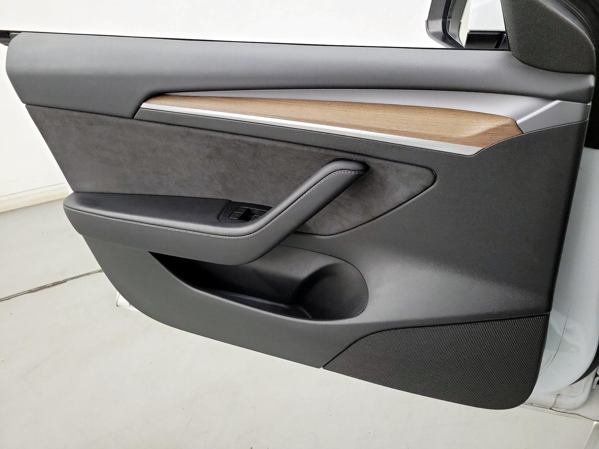 Thumbnail: 2023 Tesla Model 3 - 12