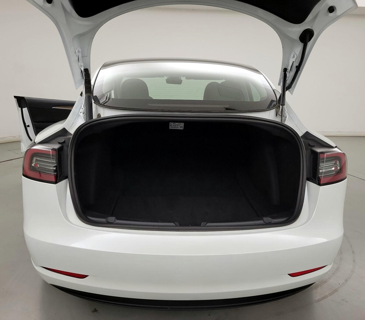 Trunk/Cargo (Seats Up)