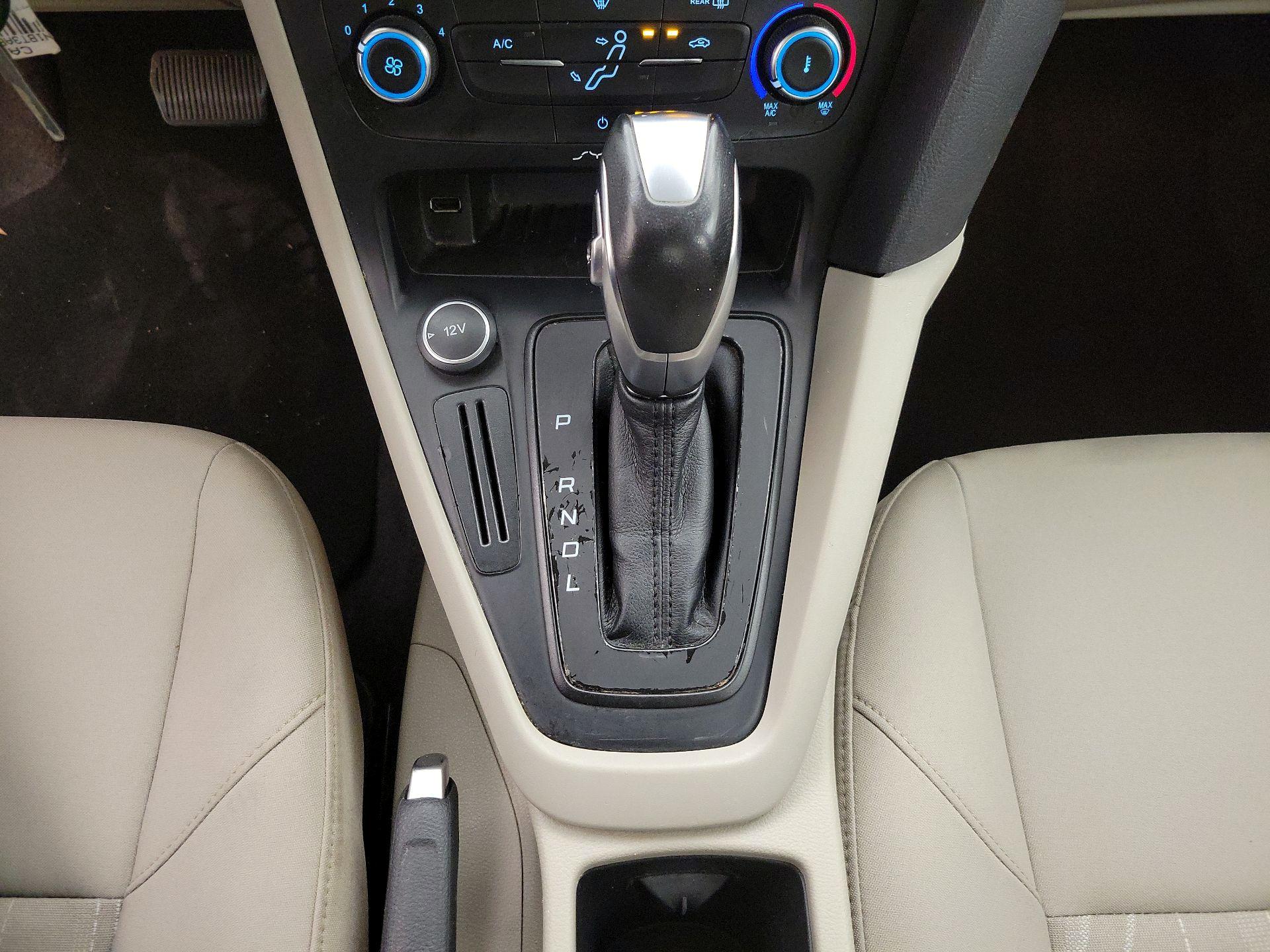 Thumbnail: 2015 Ford Focus - 17