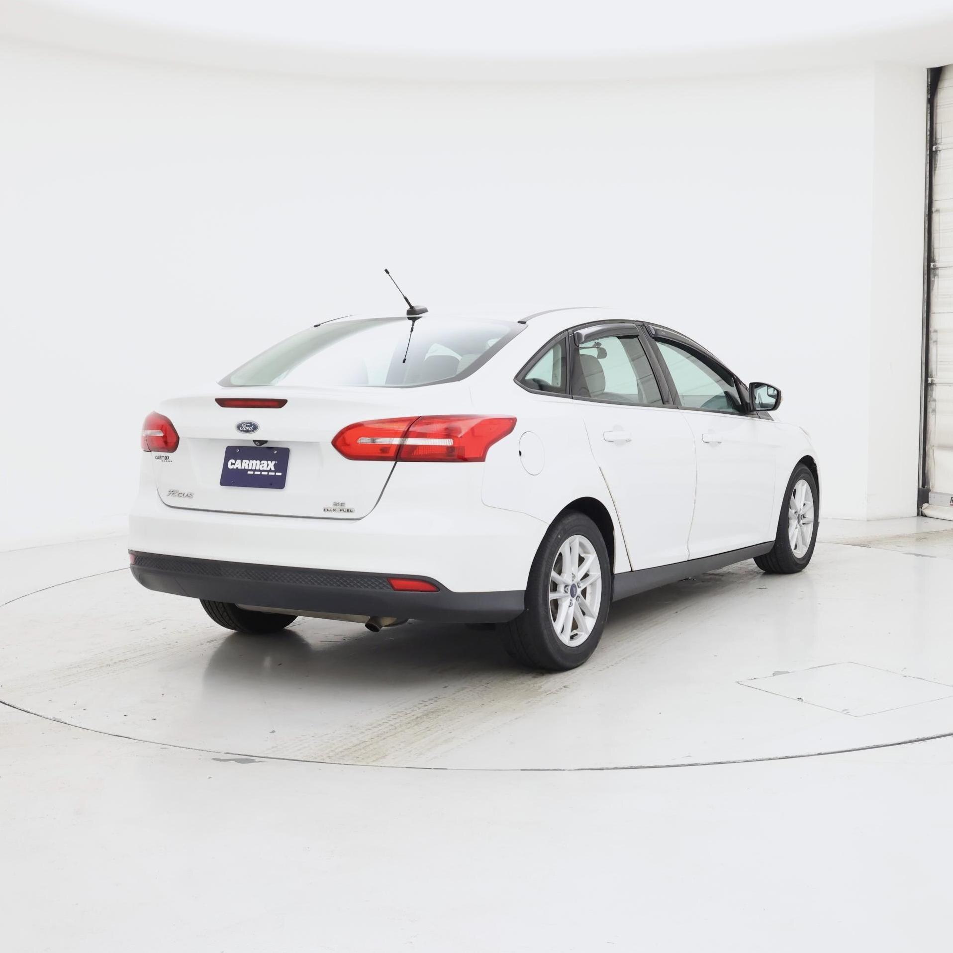 Thumbnail: 2015 Ford Focus - 8