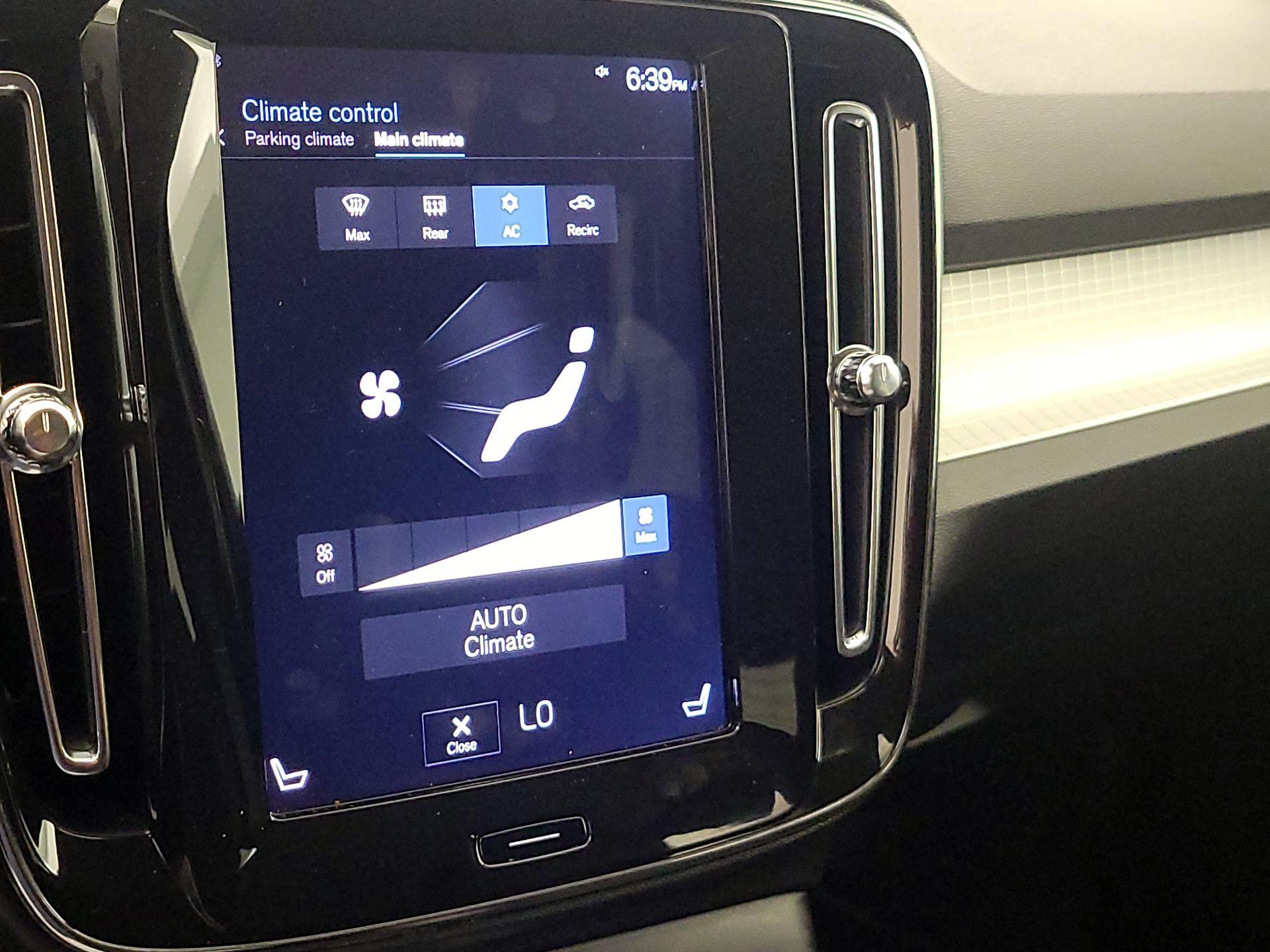 Thumbnail: 2020 Volvo XC40 - 16