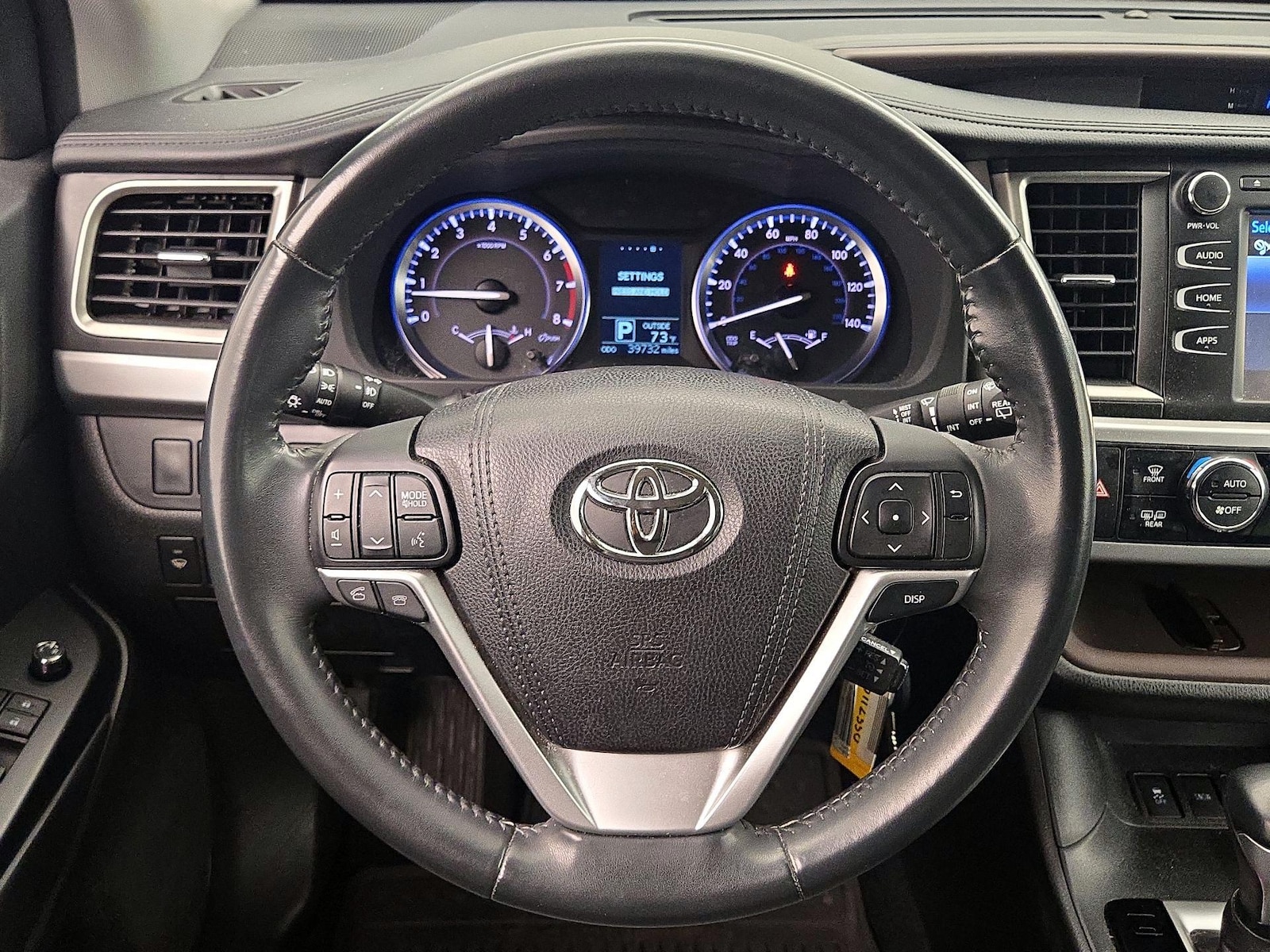 2016 Toyota Highlander LE Plus - Photo 11