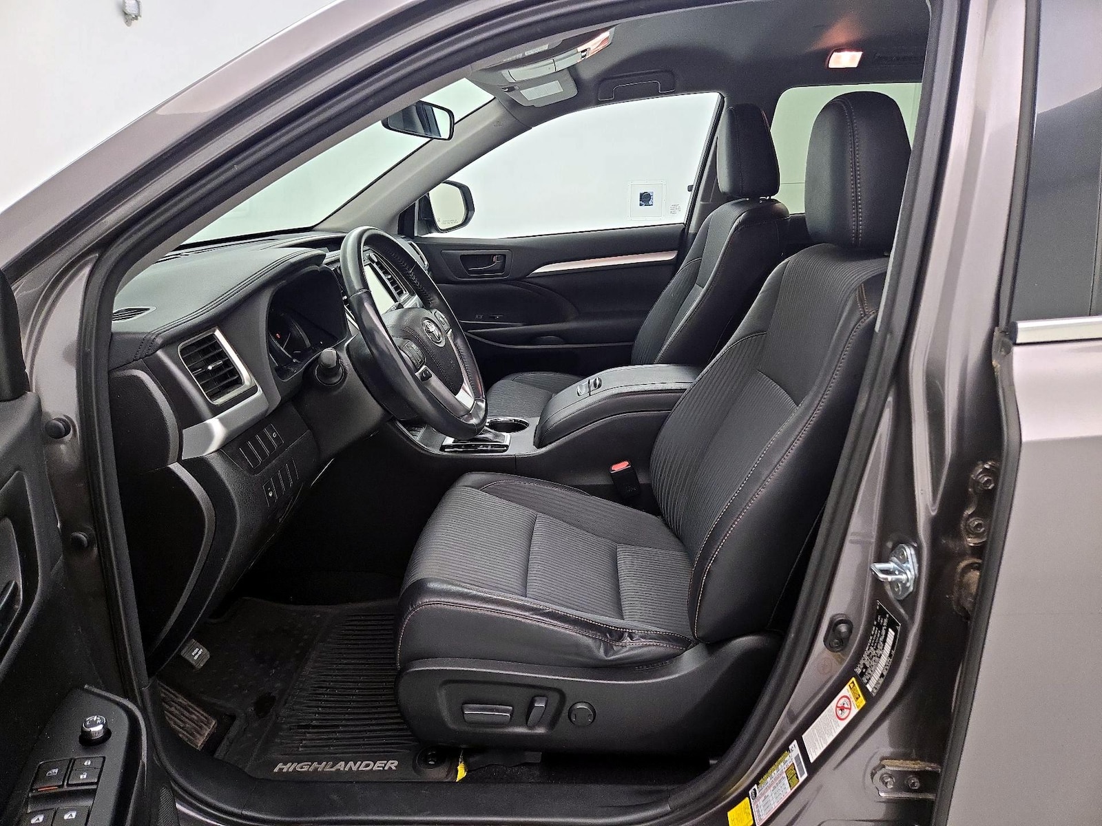 2016 Toyota Highlander LE Plus - Photo 12