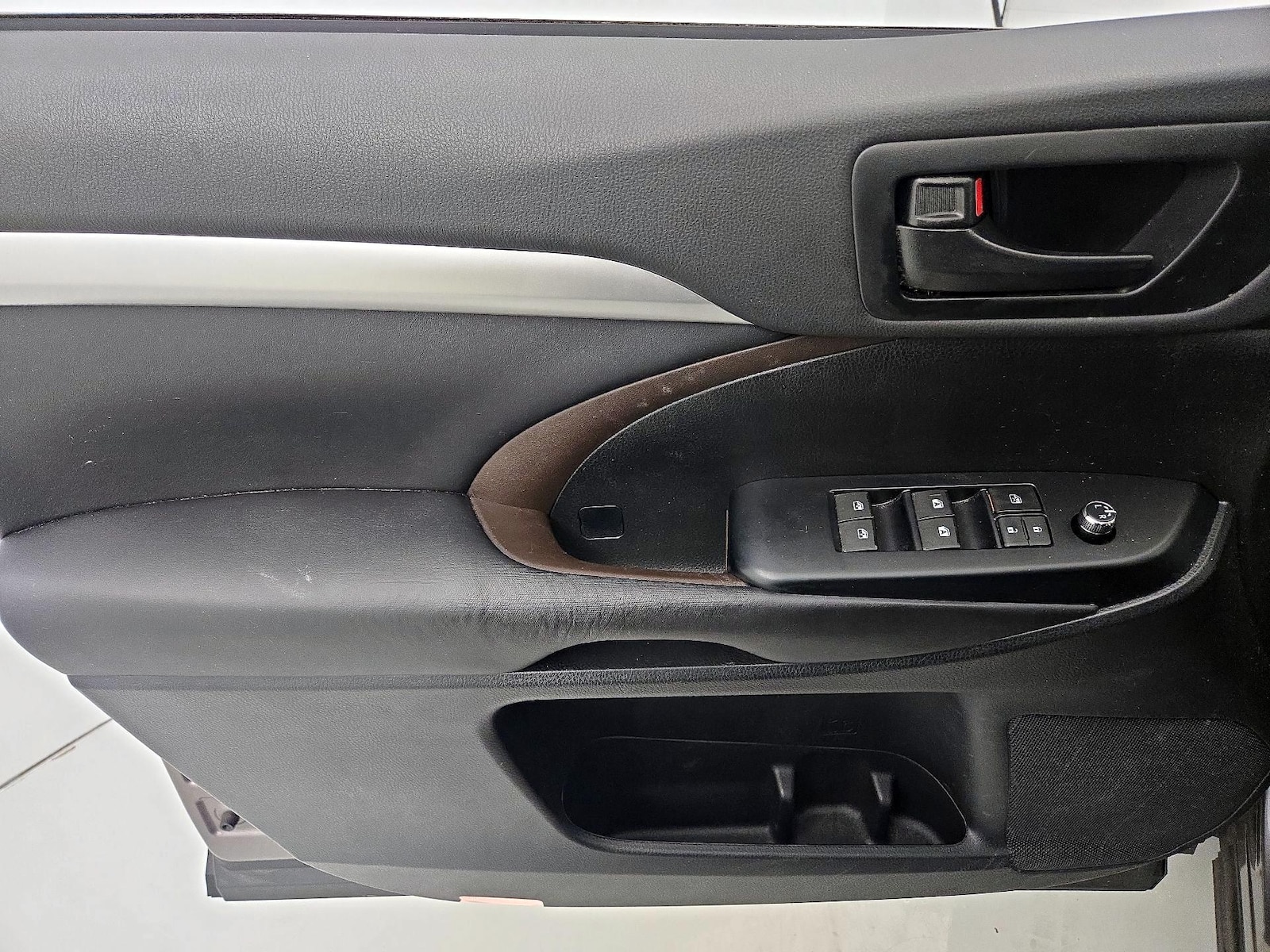 2016 Toyota Highlander LE Plus - Photo 13